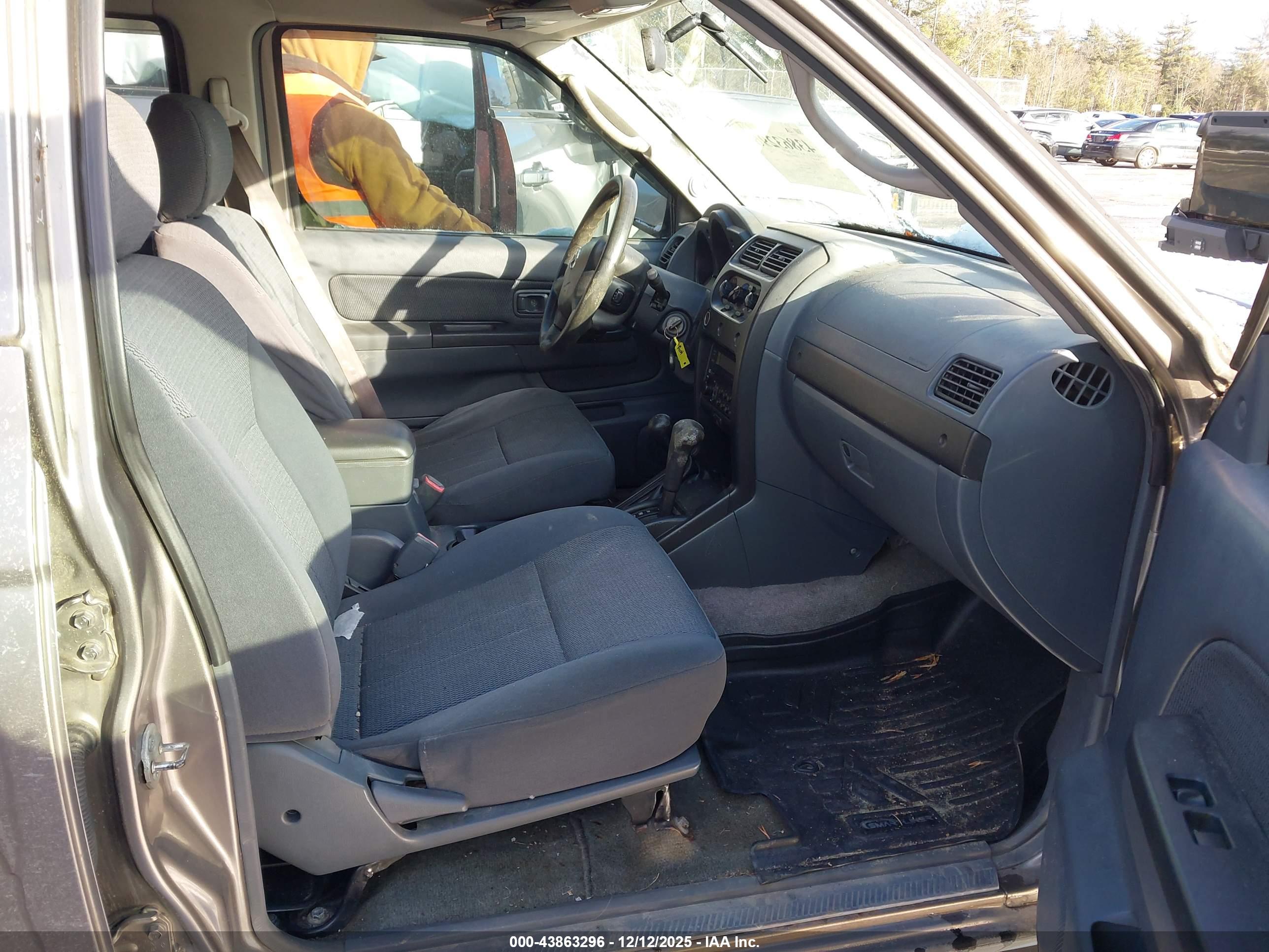 NISSAN FRONTIER image 5