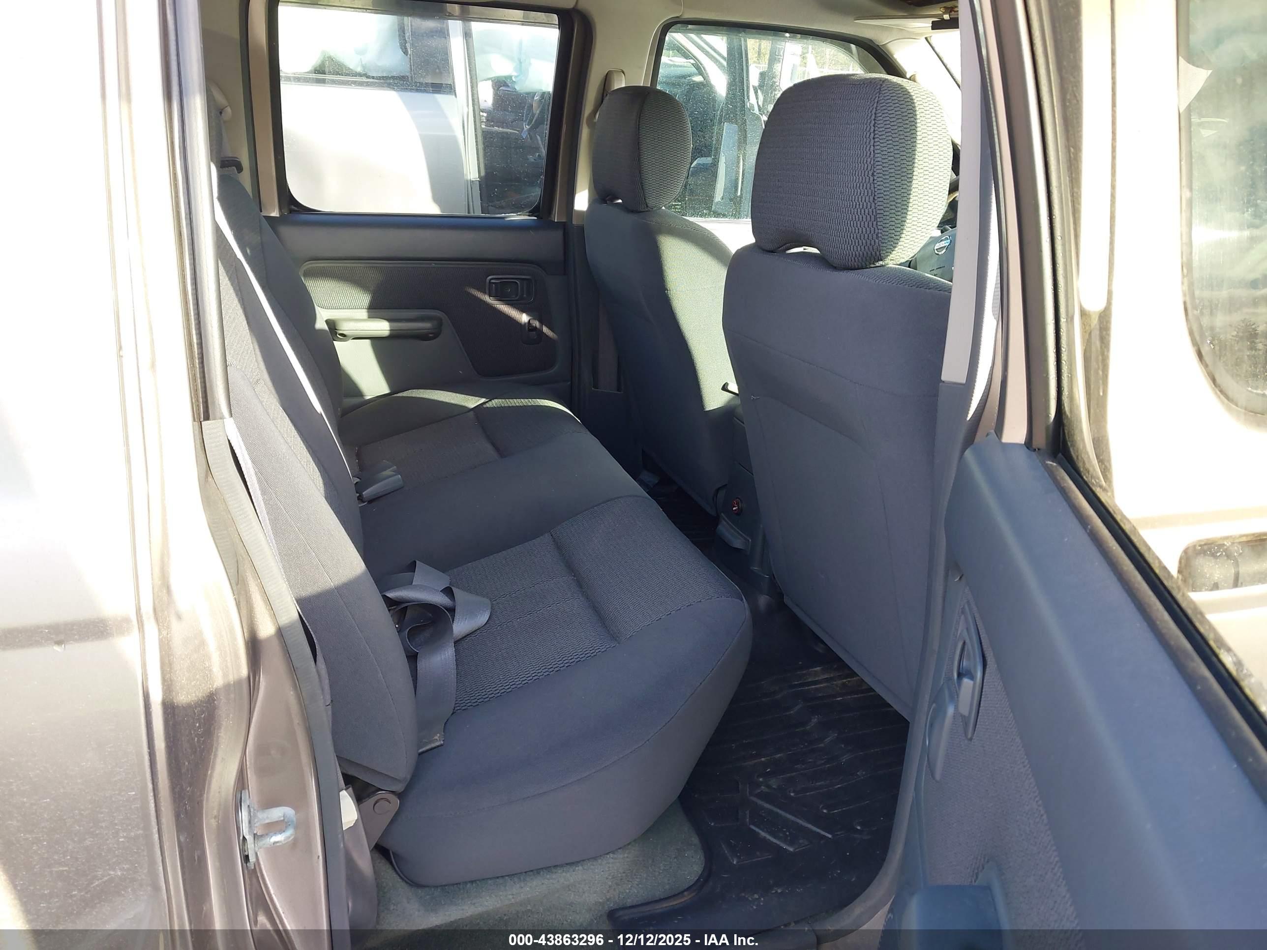 NISSAN FRONTIER image 8