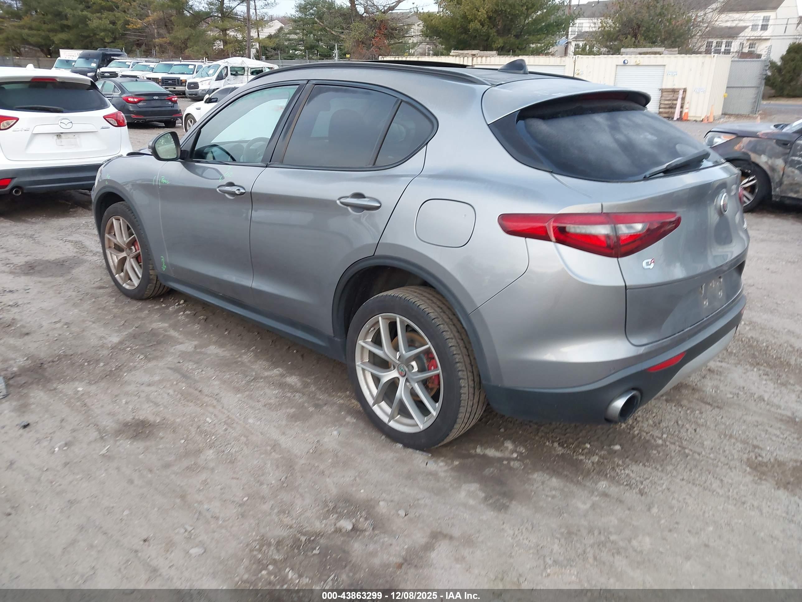 ALFA ROMEO image 3
