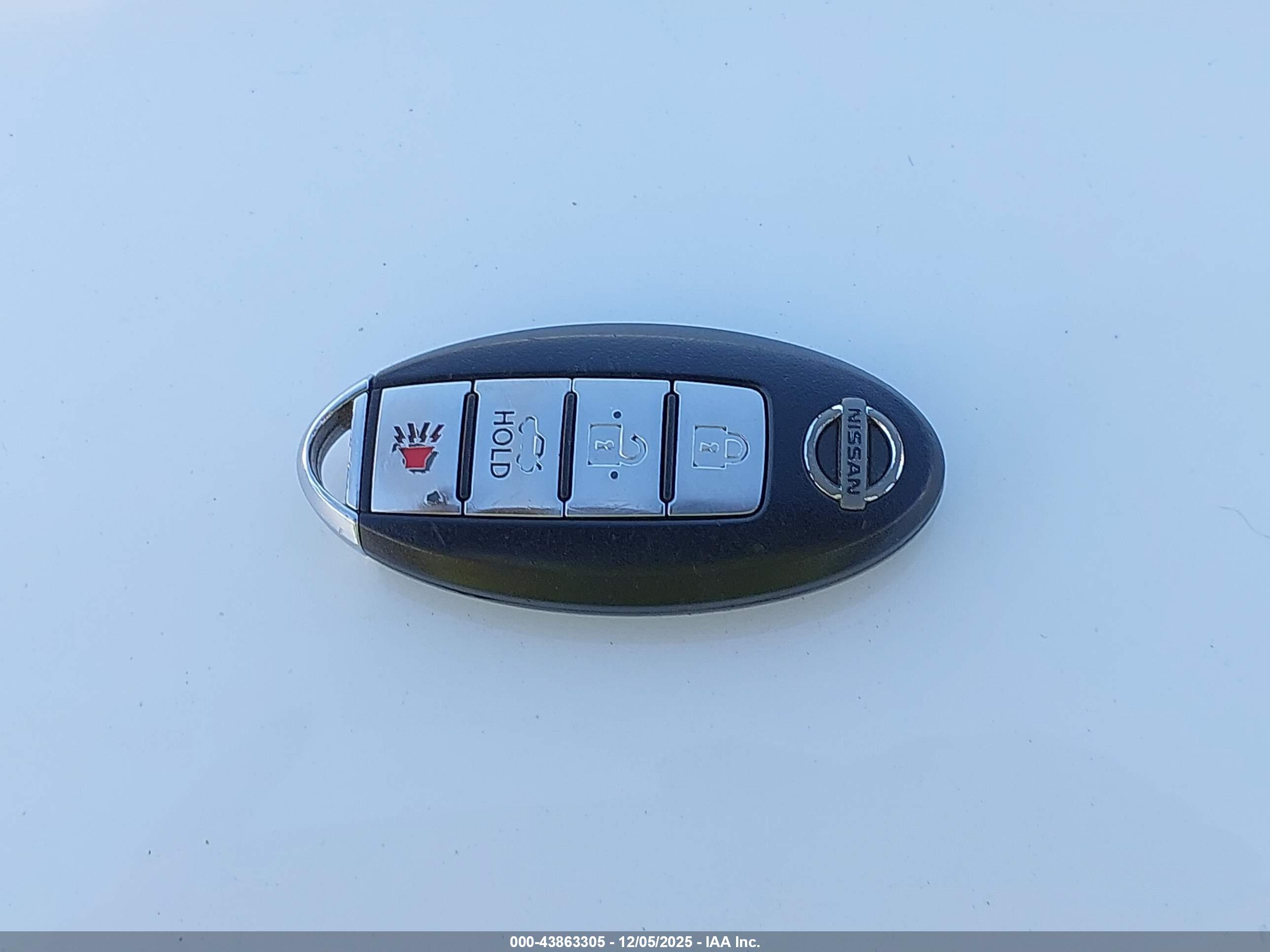 NISSAN MAXIMA image 11