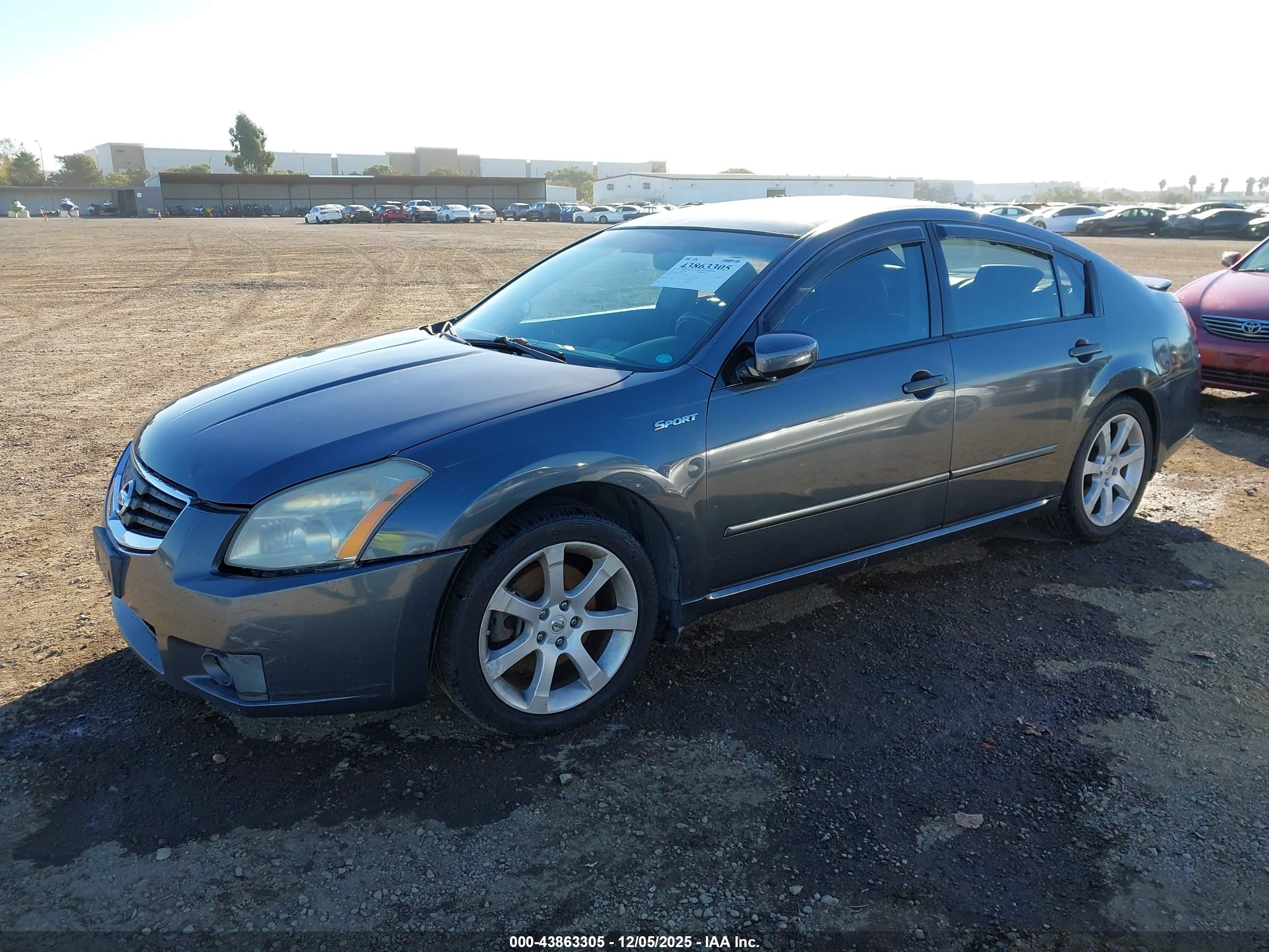 NISSAN MAXIMA image 2