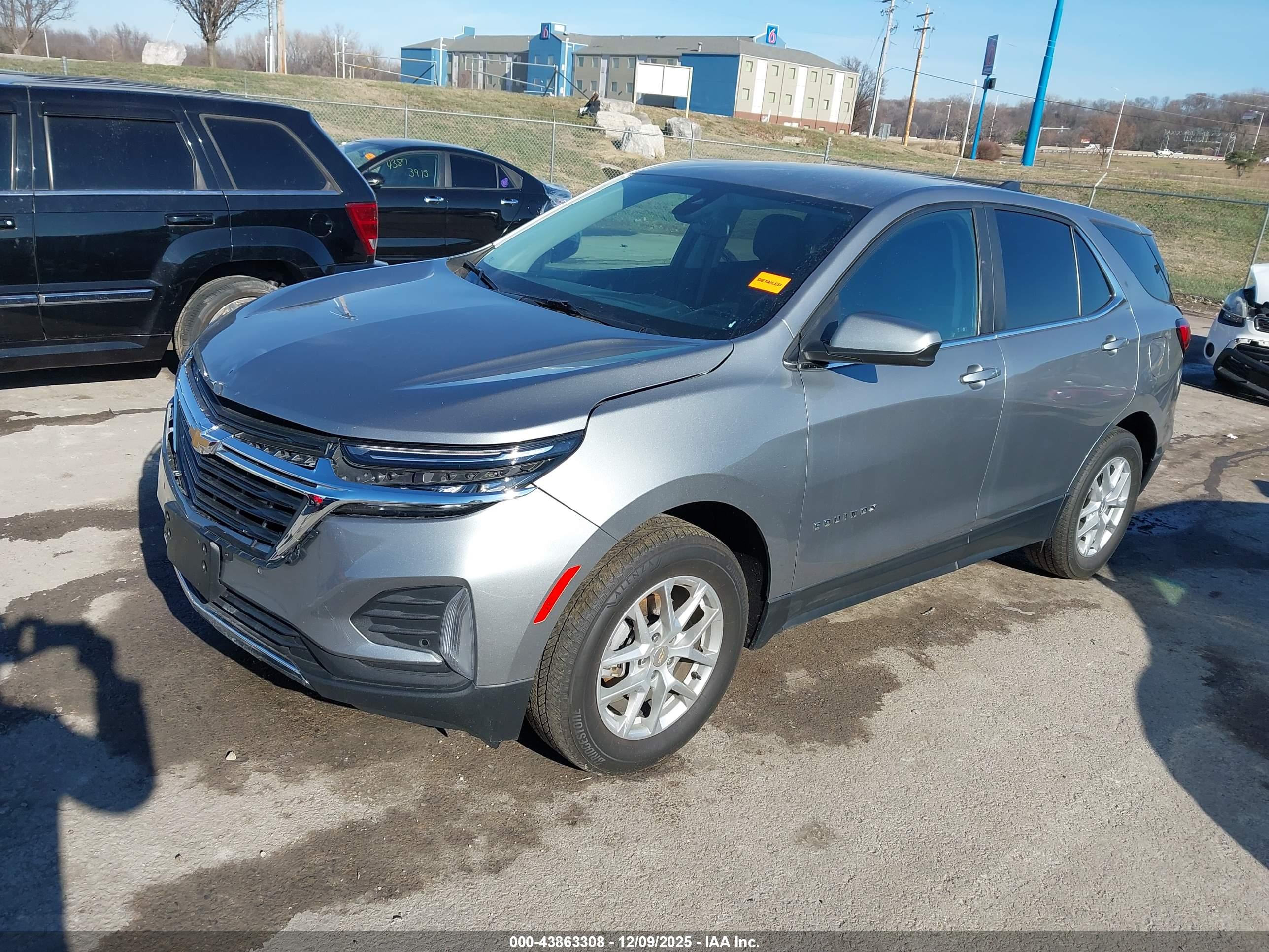 CHEVROLET EQUINOX image 2