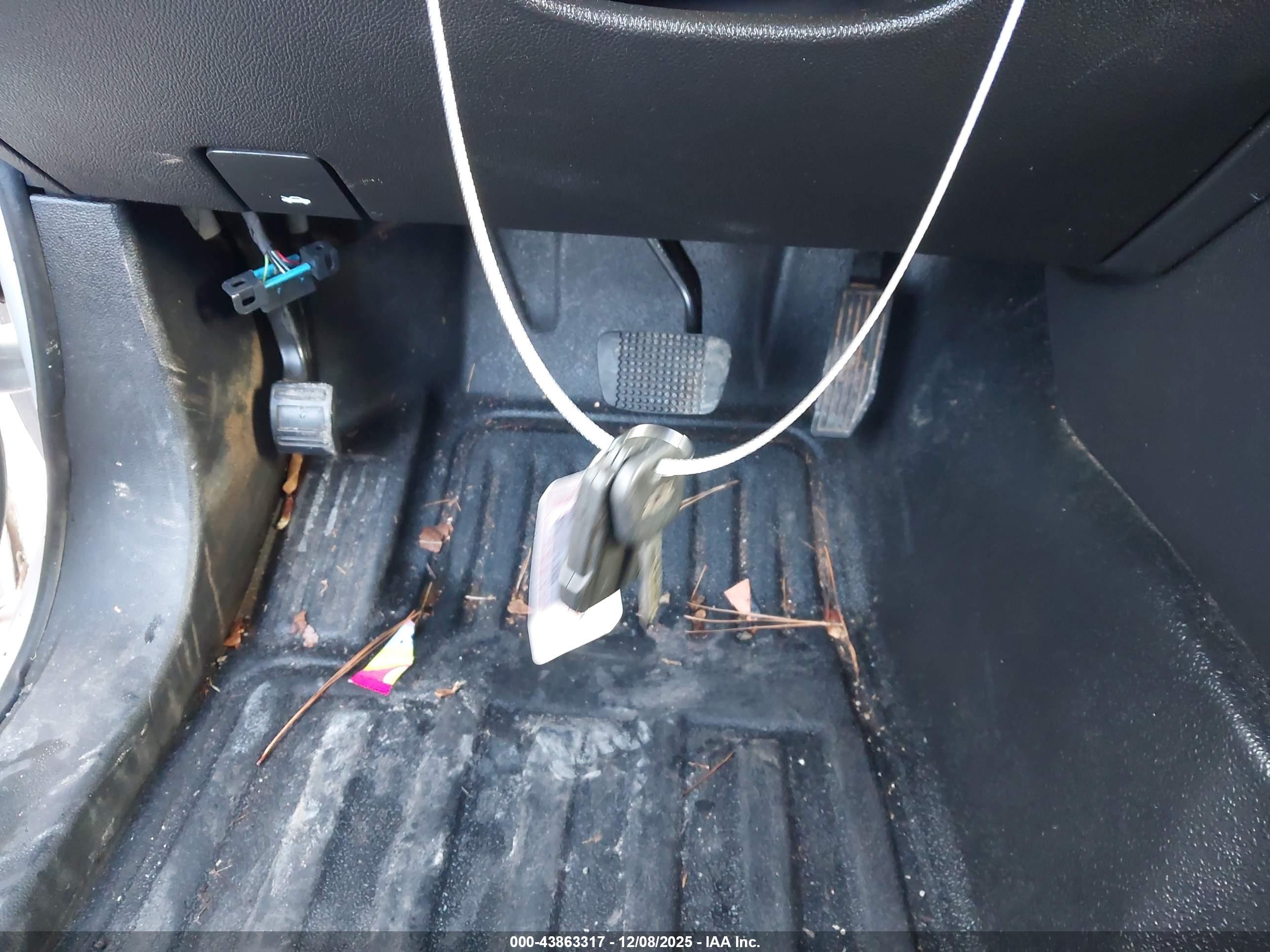 CHEVROLET COLORADO image 11