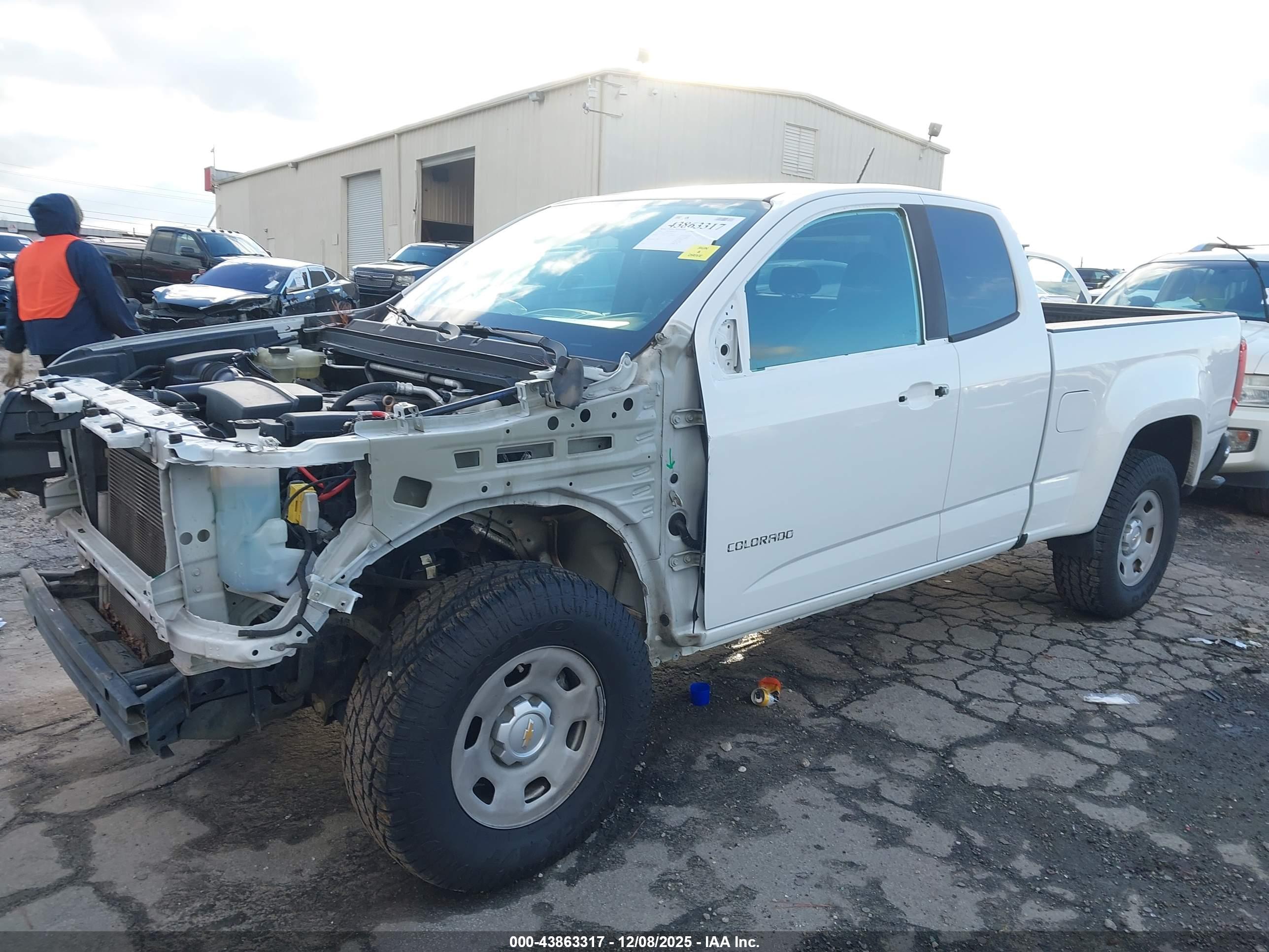 CHEVROLET COLORADO image 2