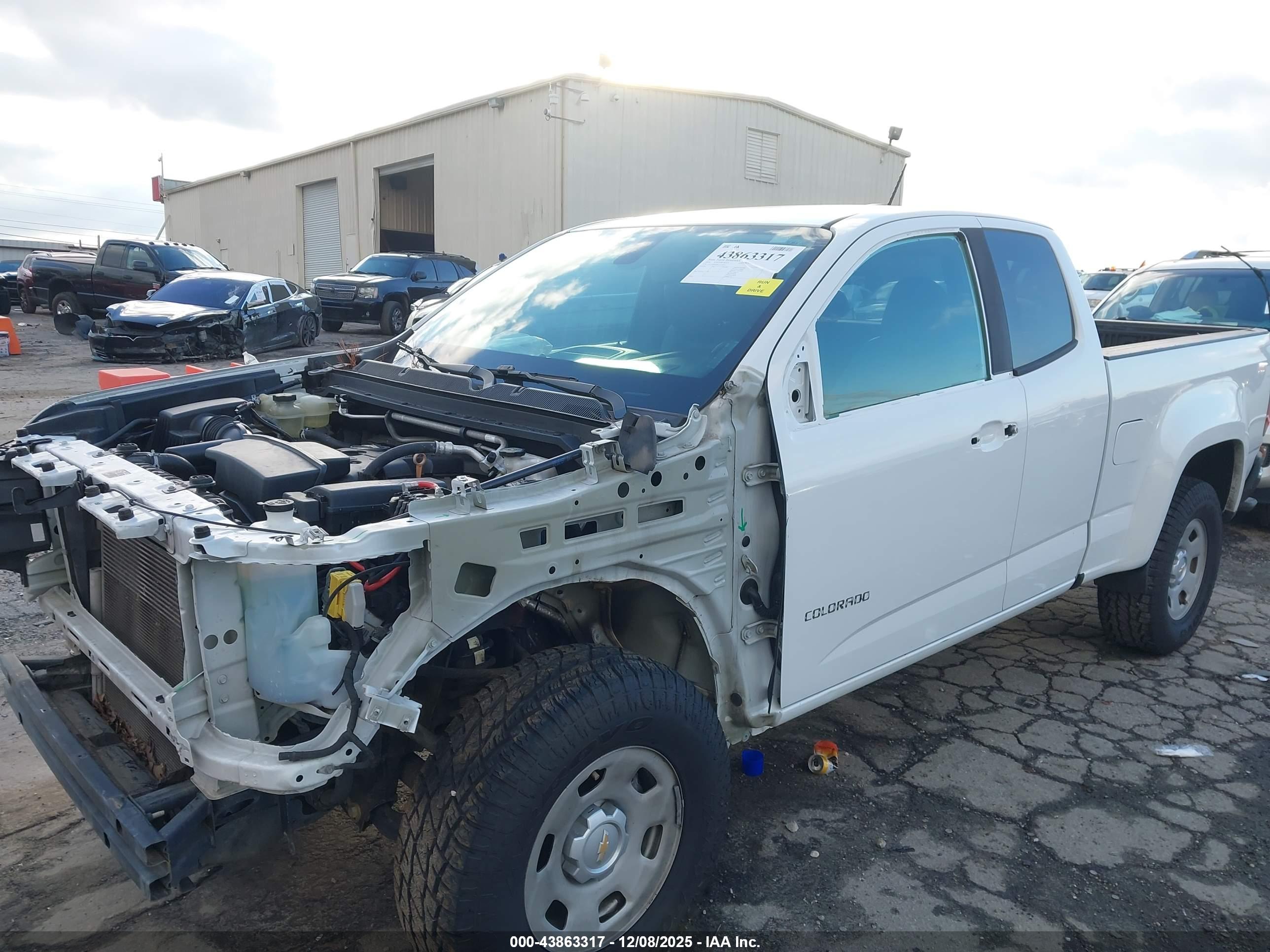 CHEVROLET COLORADO image 6