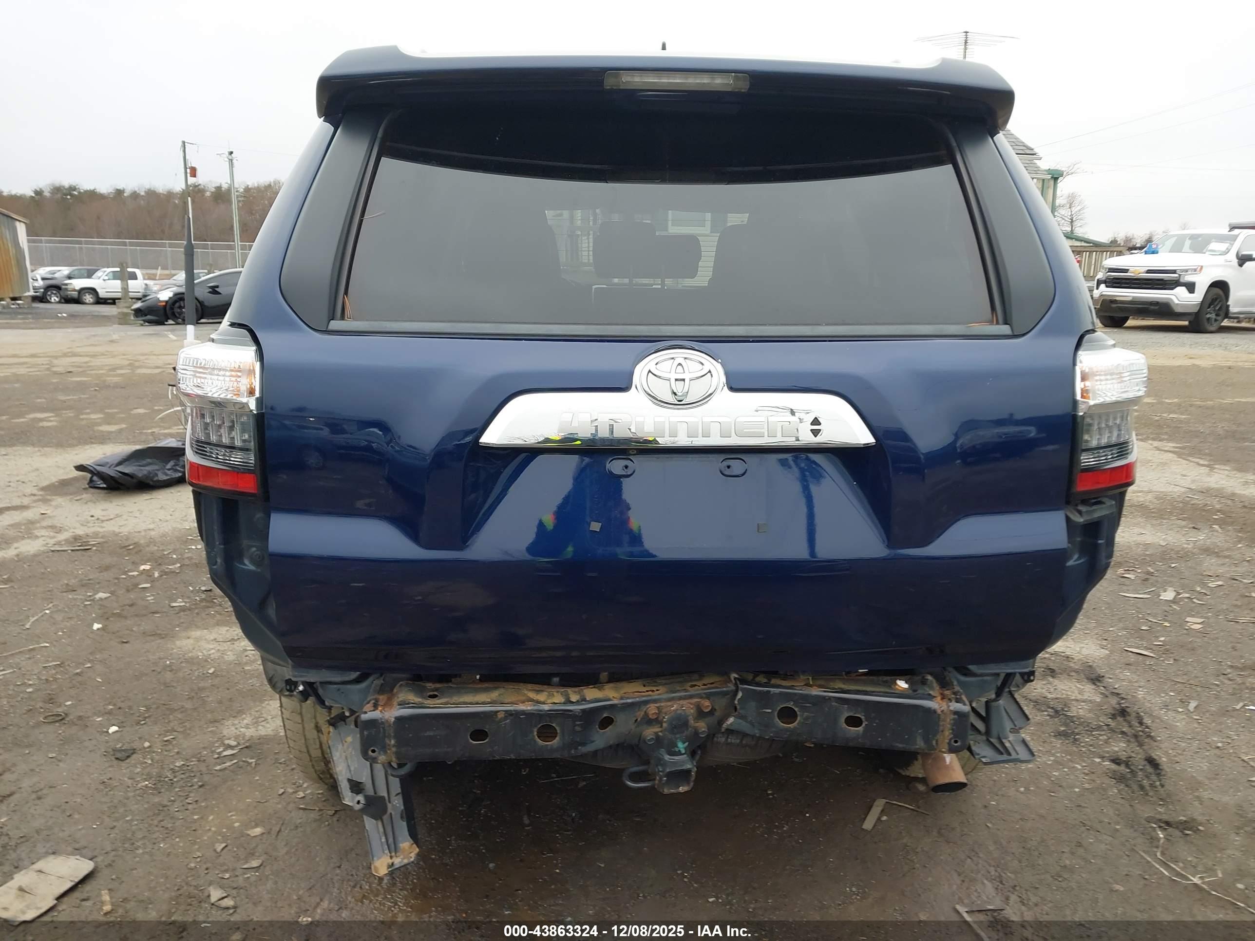 TOYOTA 4RUNNER image 6