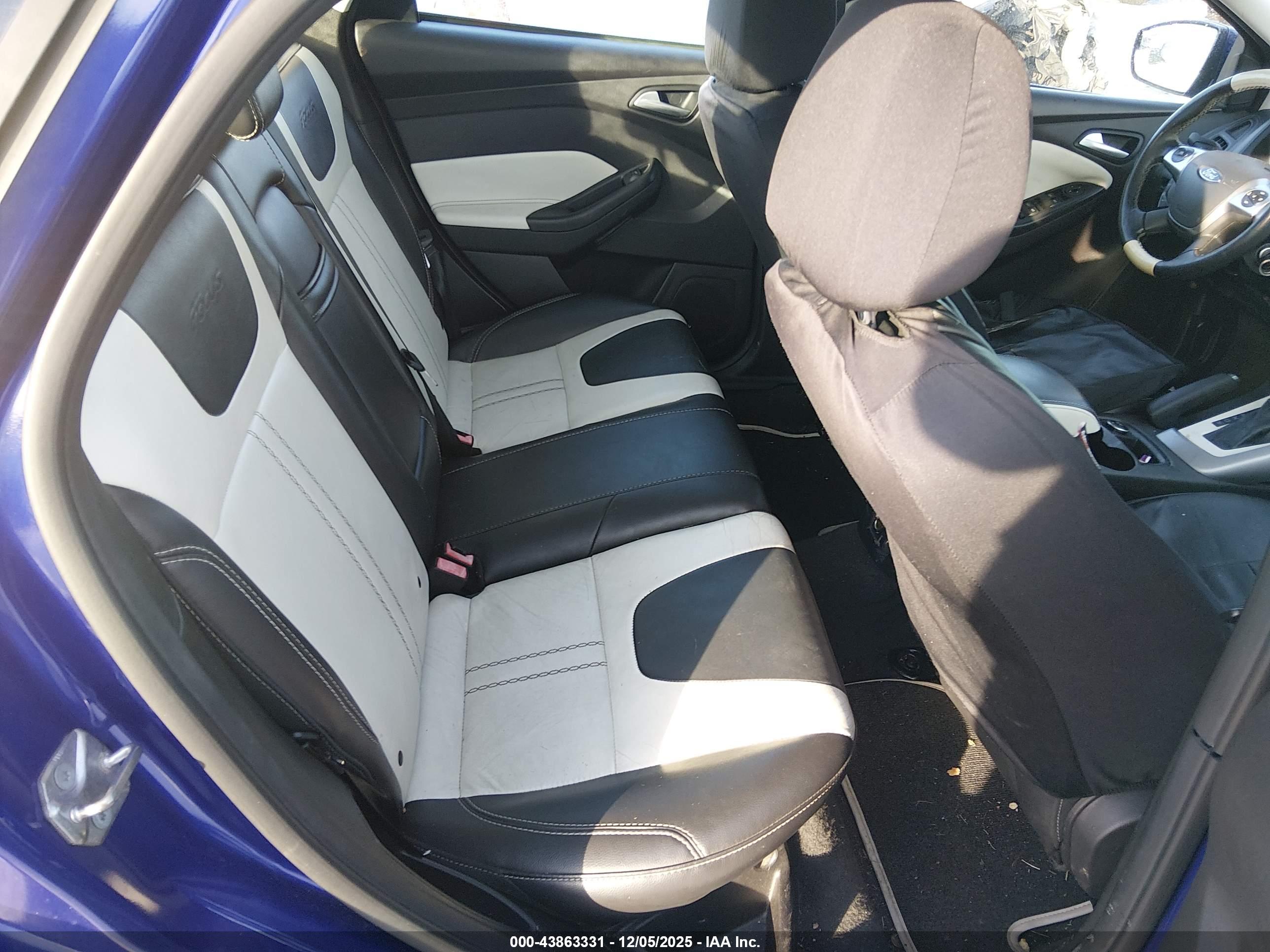 FORD FOCUS image 8