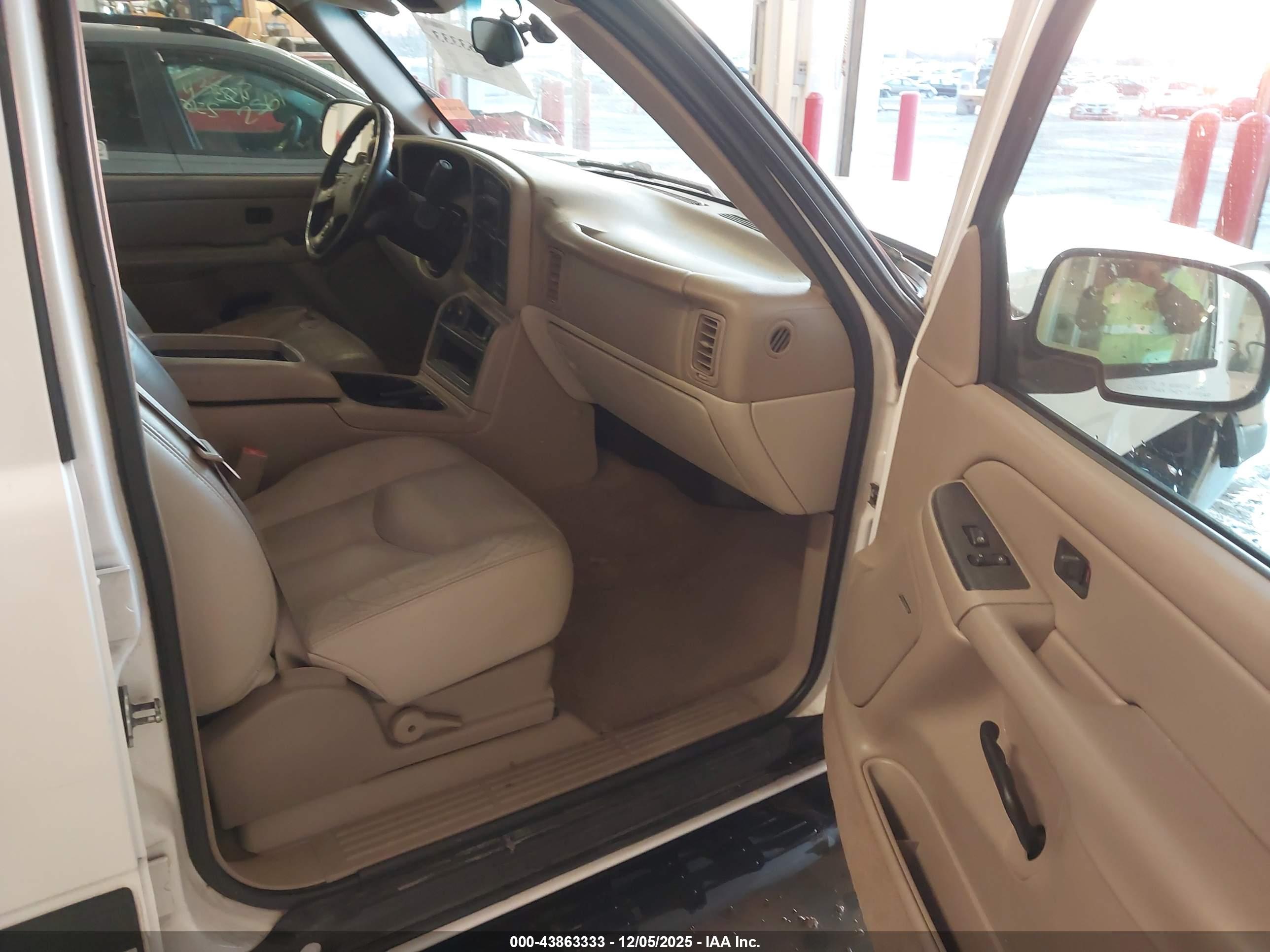 CHEVROLET TAHOE image 5