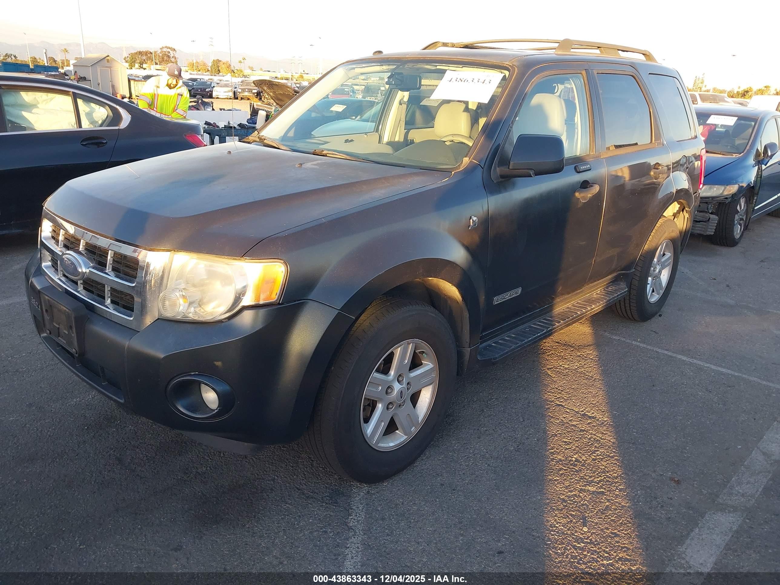 FORD ESCAPE image 2