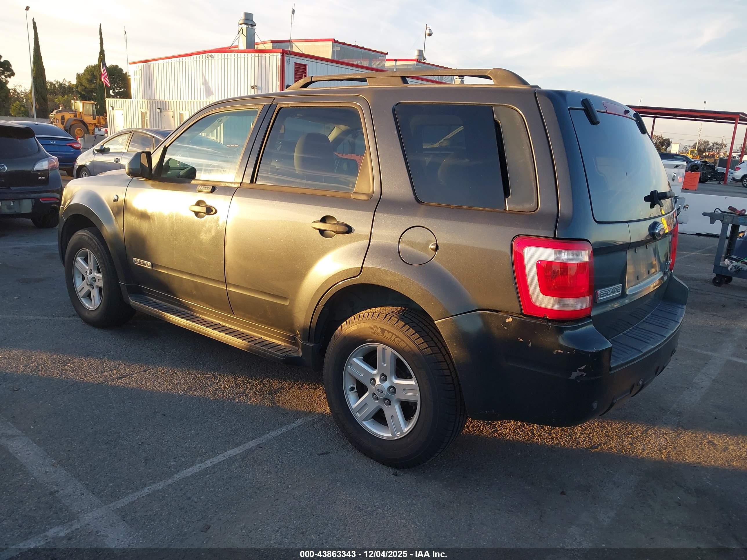 FORD ESCAPE image 3