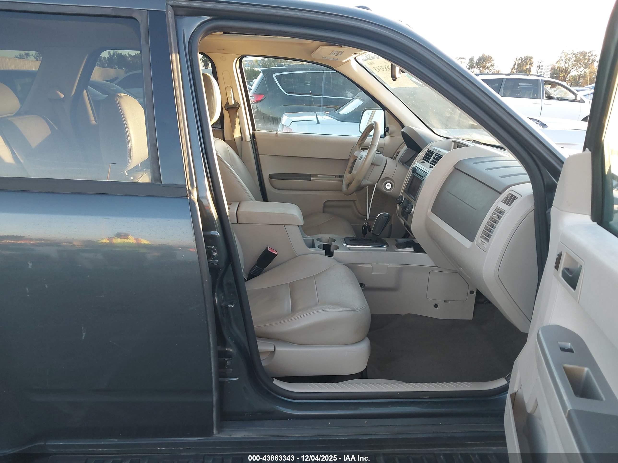 FORD ESCAPE image 5
