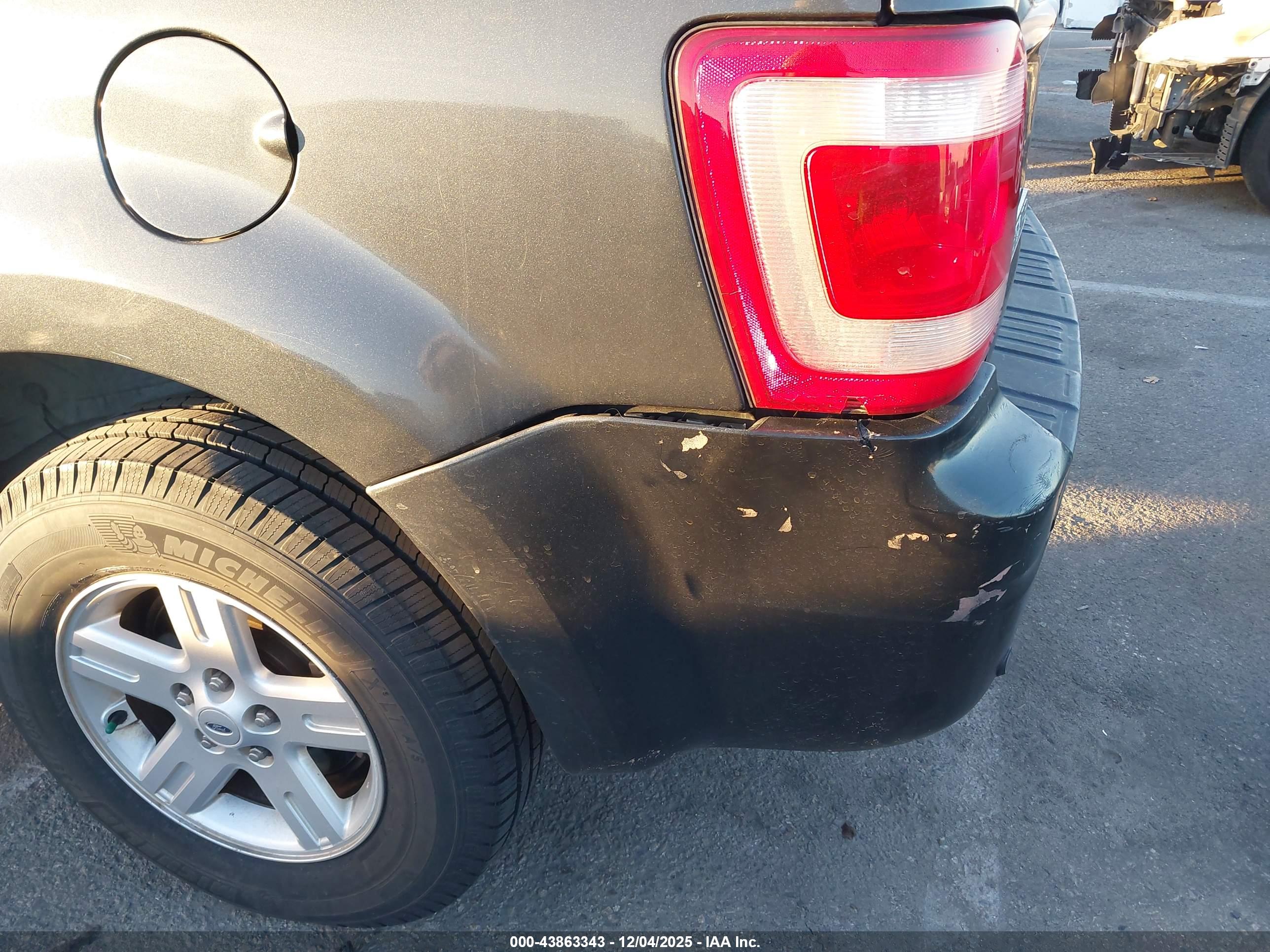 FORD ESCAPE image 6