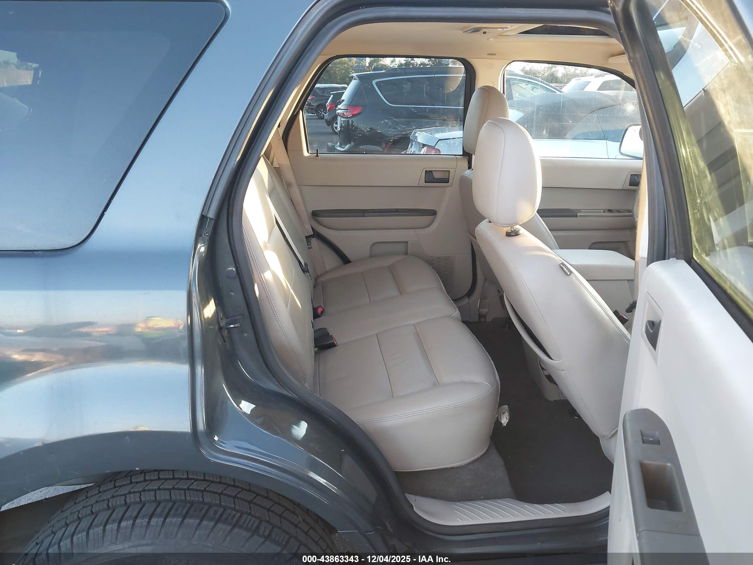 FORD ESCAPE image 8