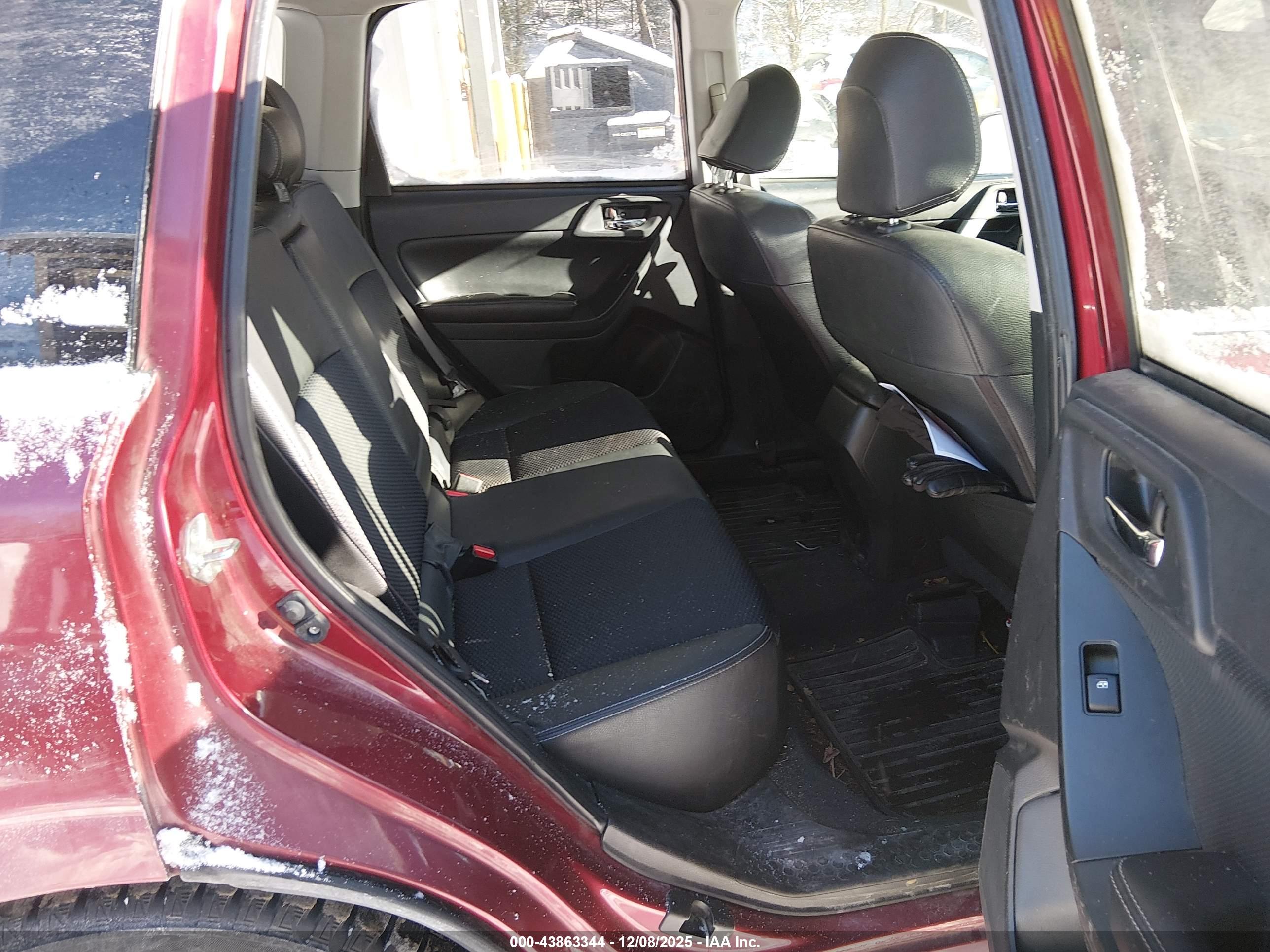 SUBARU FORESTER image 8