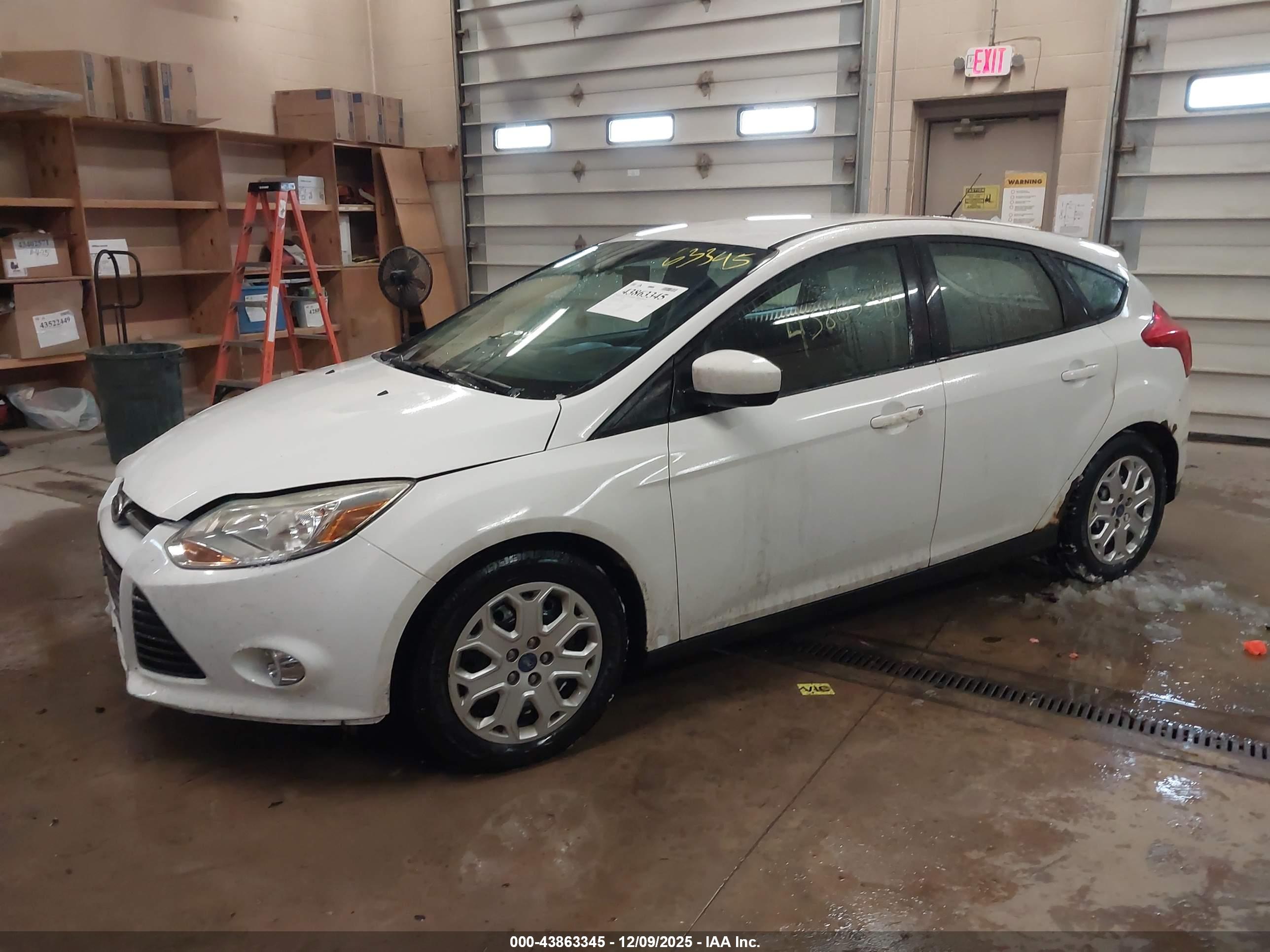 FORD FOCUS image 2