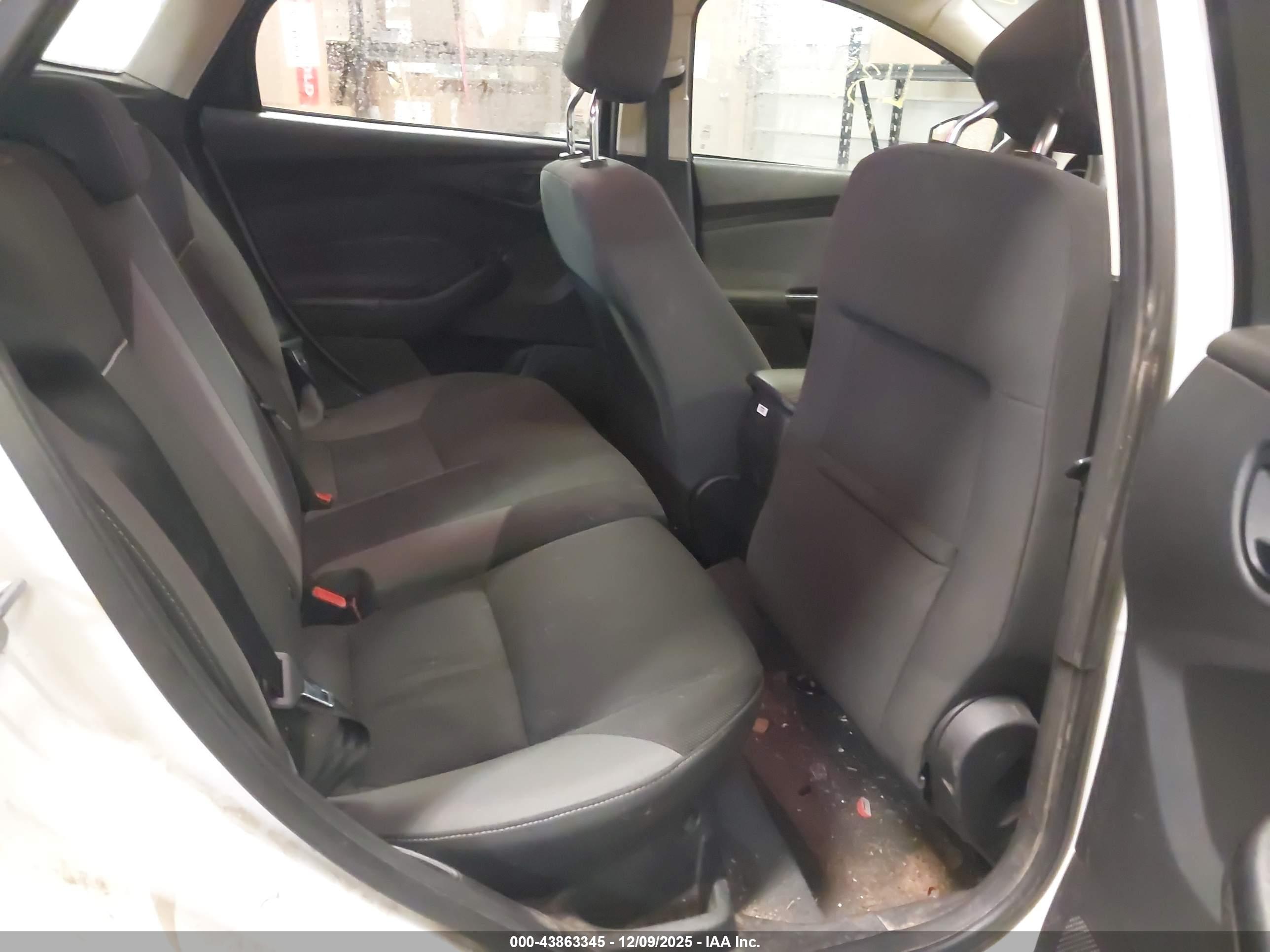 FORD FOCUS image 8