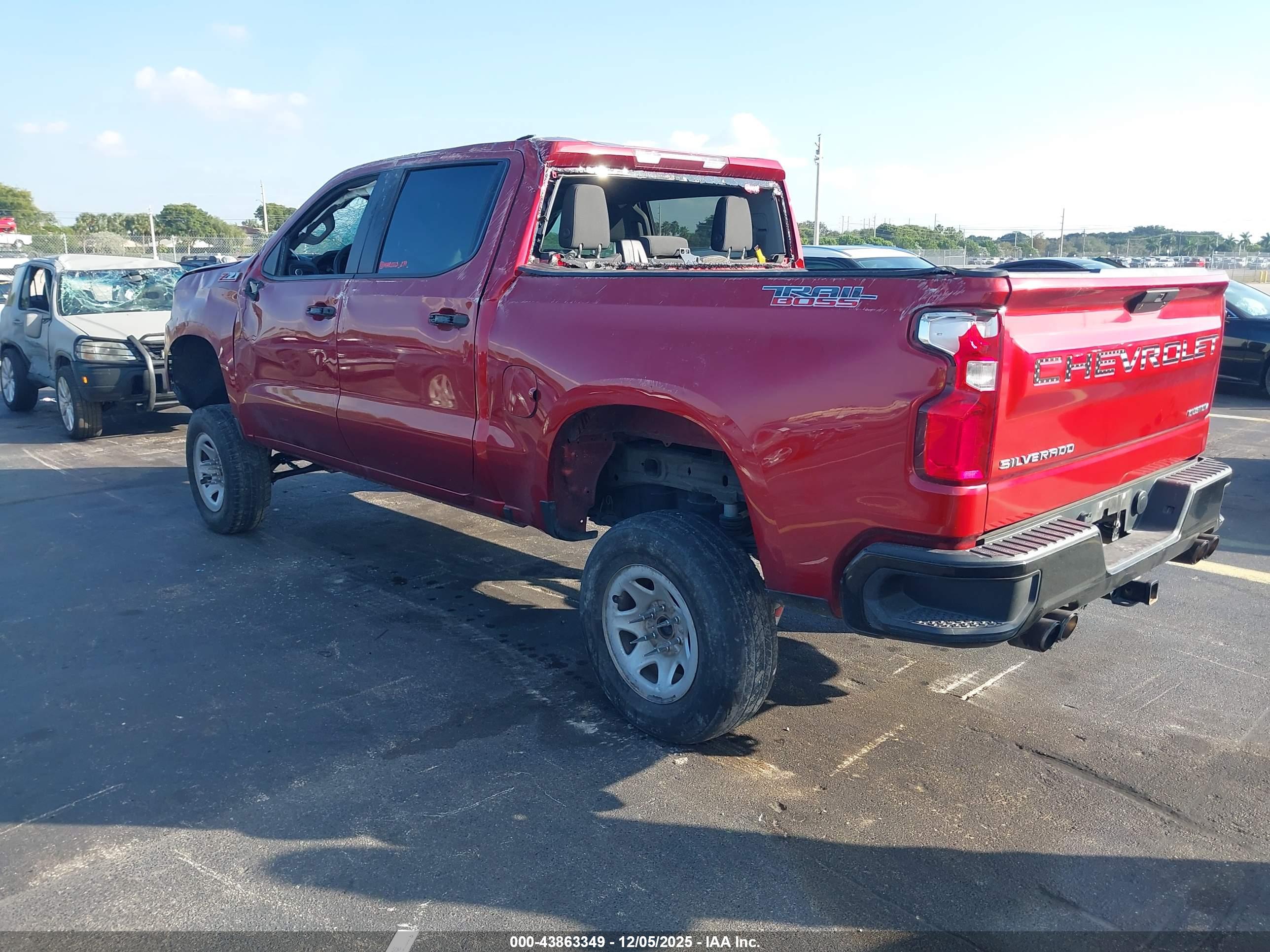 CHEVROLET SILVERADO image 3