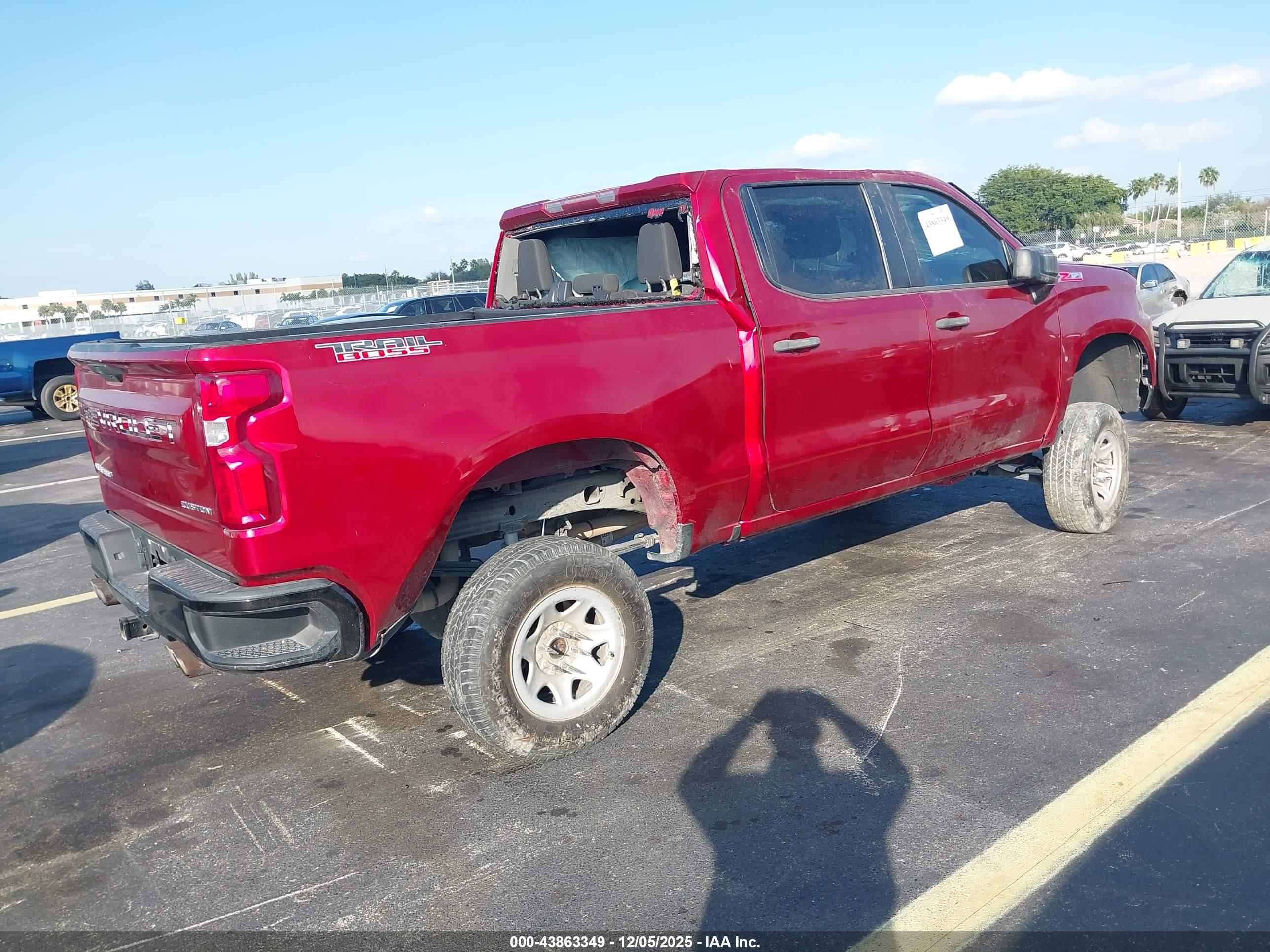 CHEVROLET SILVERADO image 4
