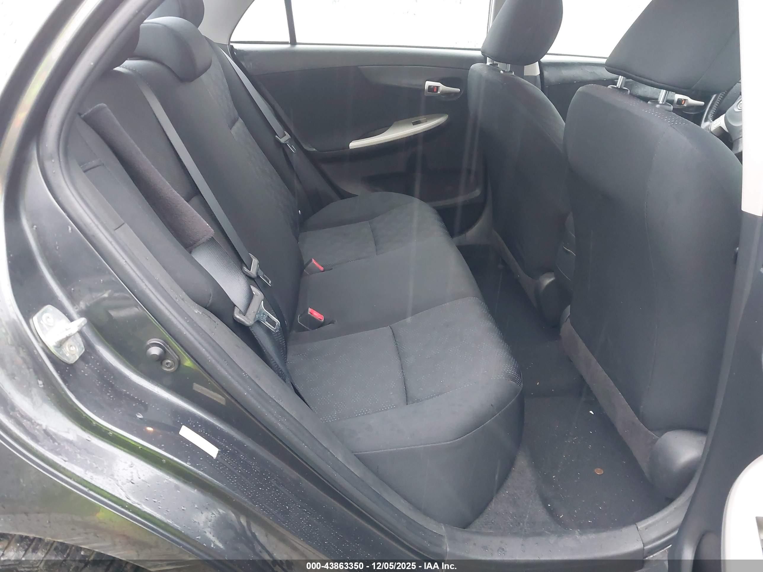TOYOTA COROLLA image 8