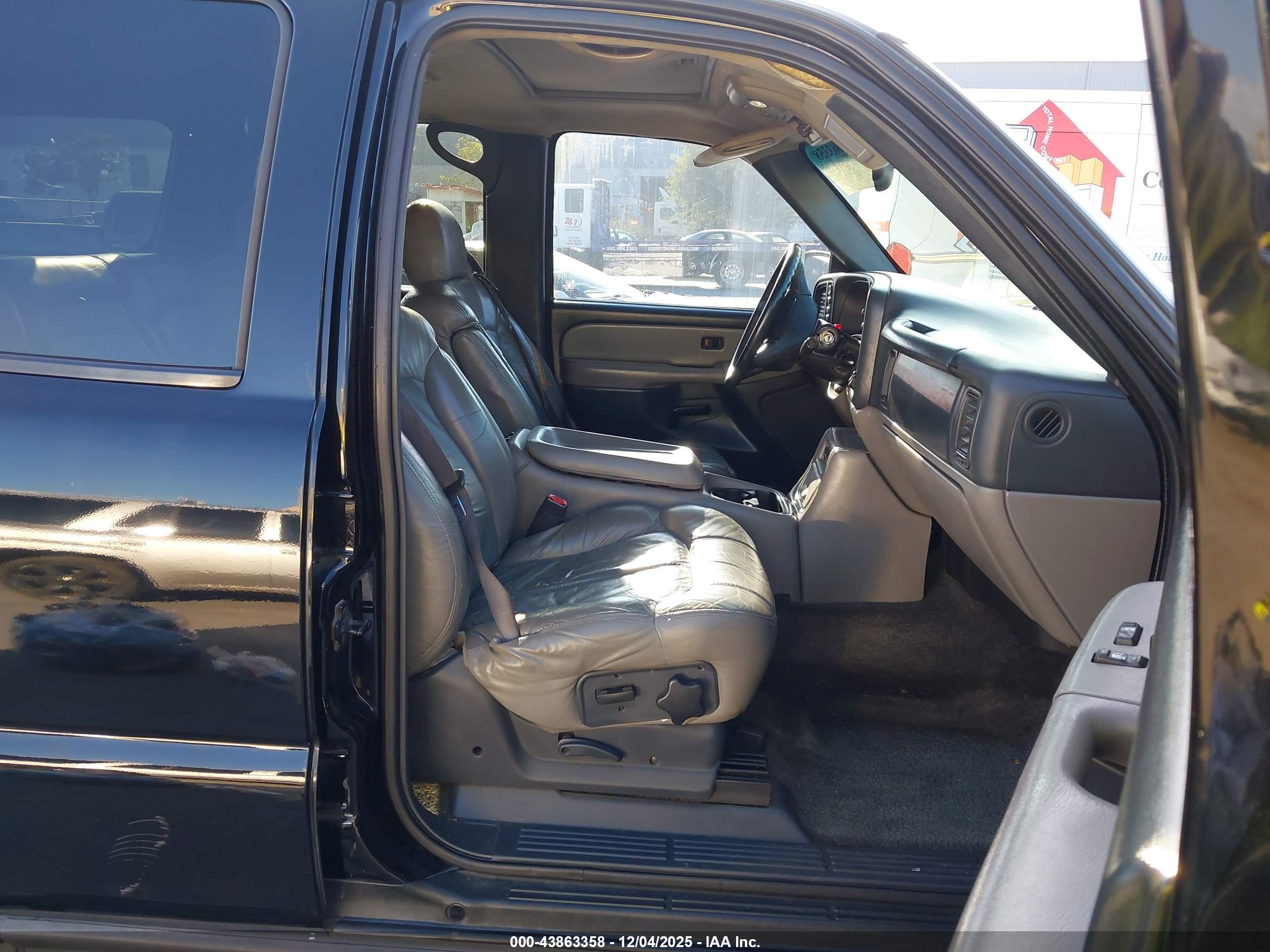 CHEVROLET TAHOE image 5