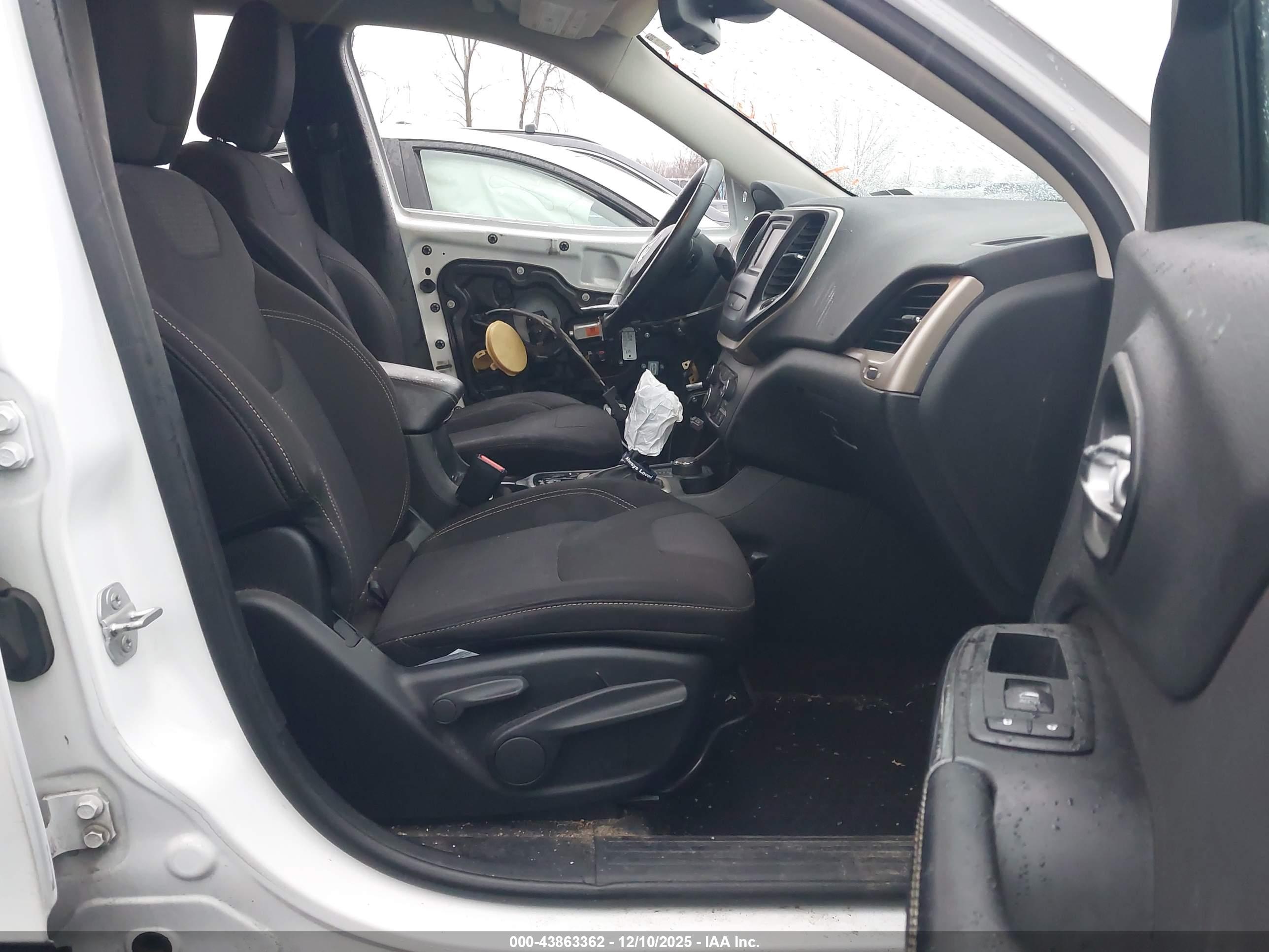 JEEP CHEROKEE image 5