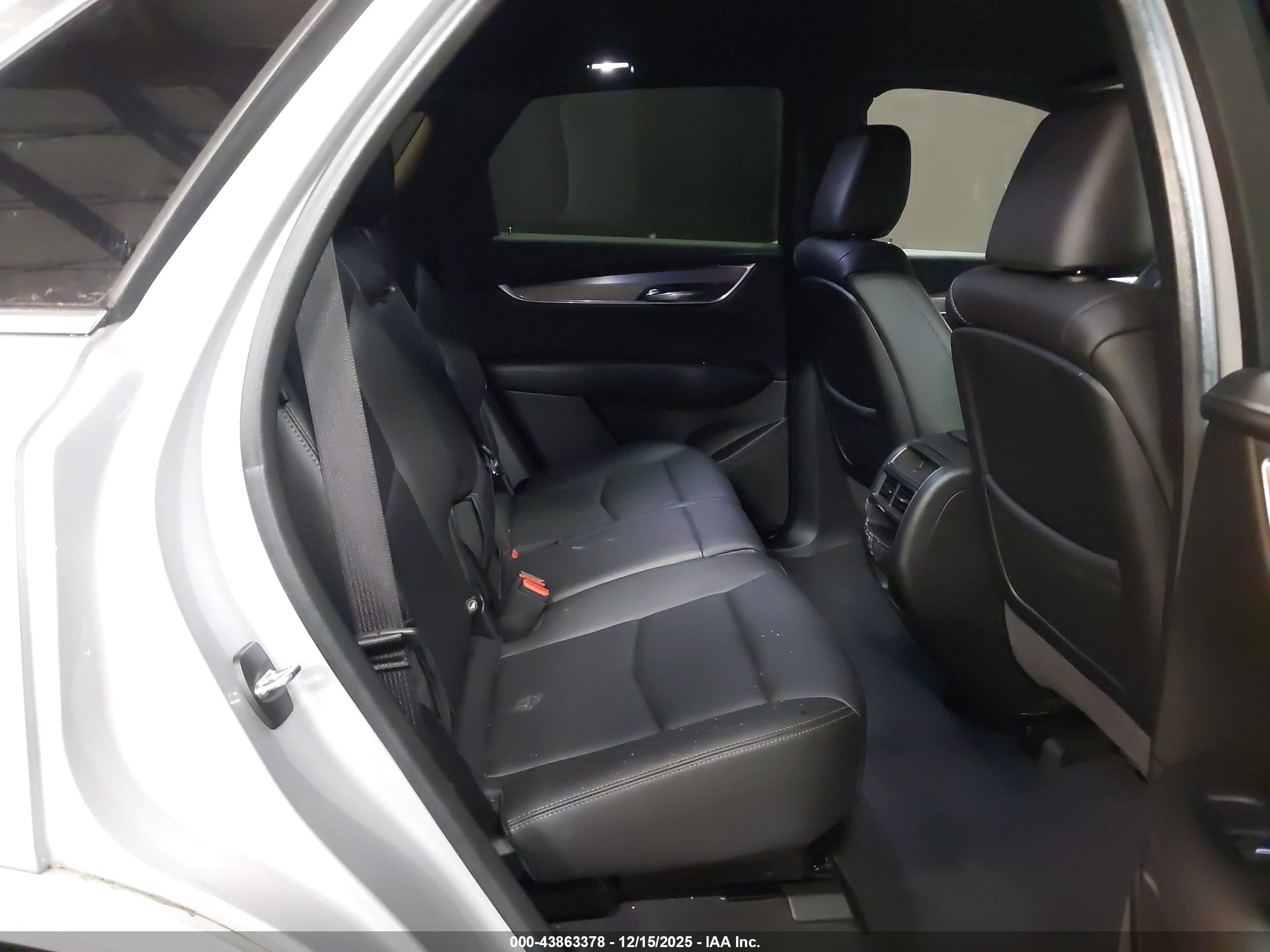 CADILLAC XT5 image 8