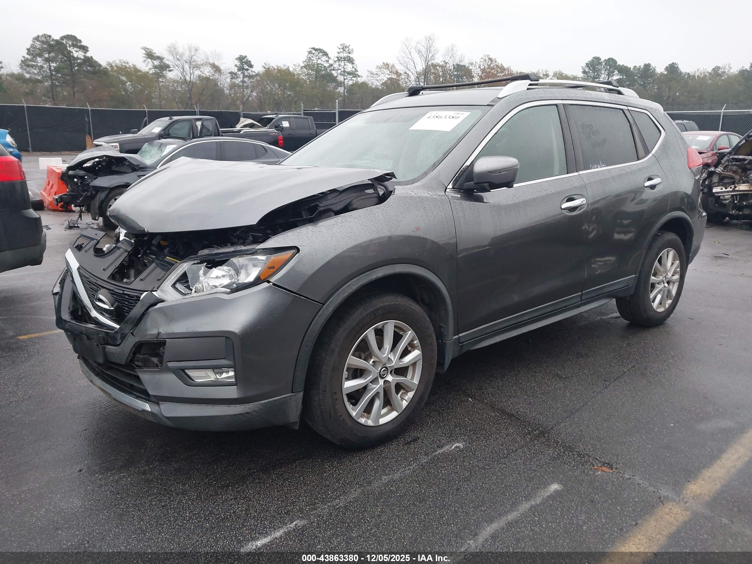 NISSAN ROGUE image 2