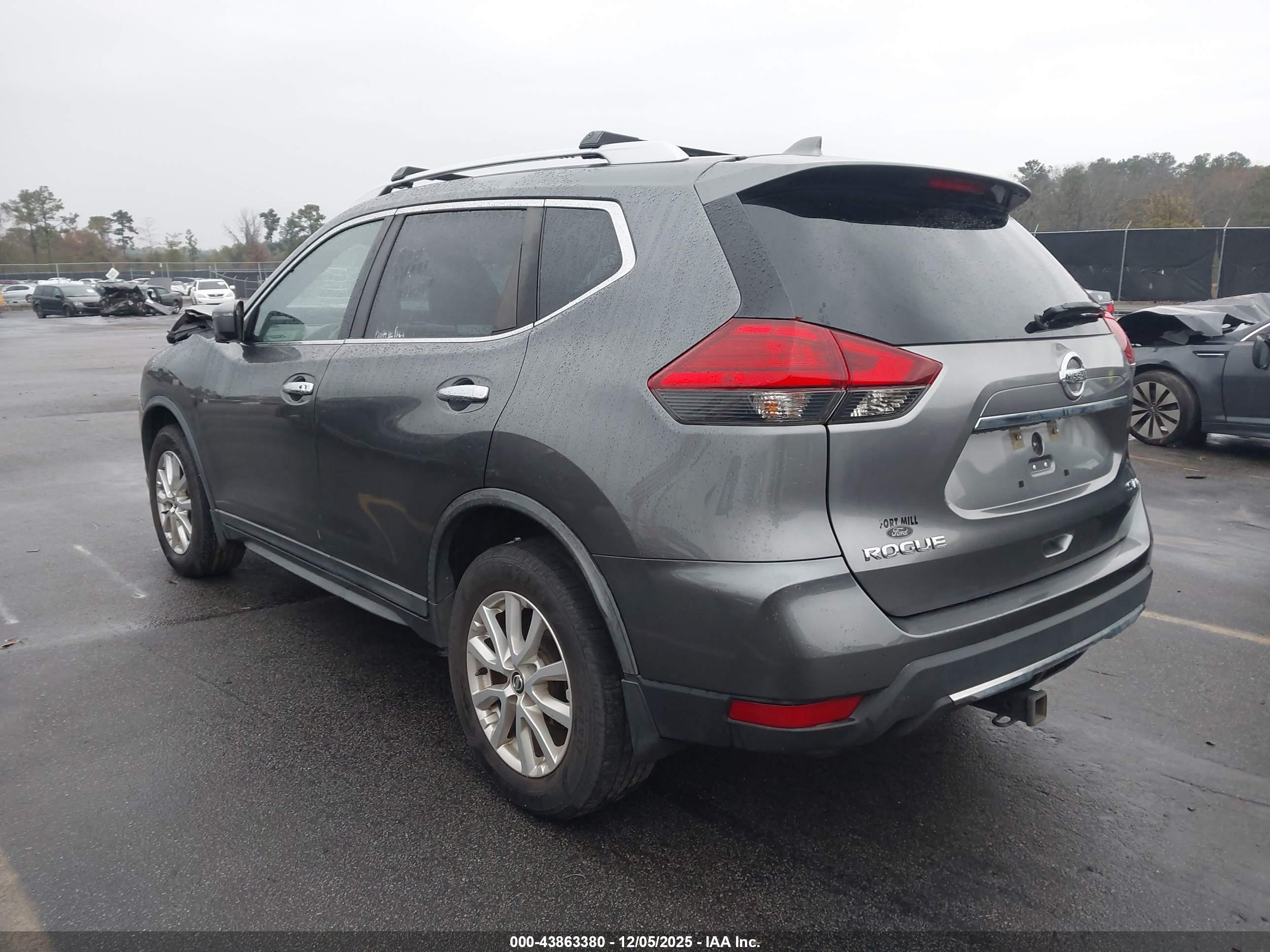 NISSAN ROGUE image 3