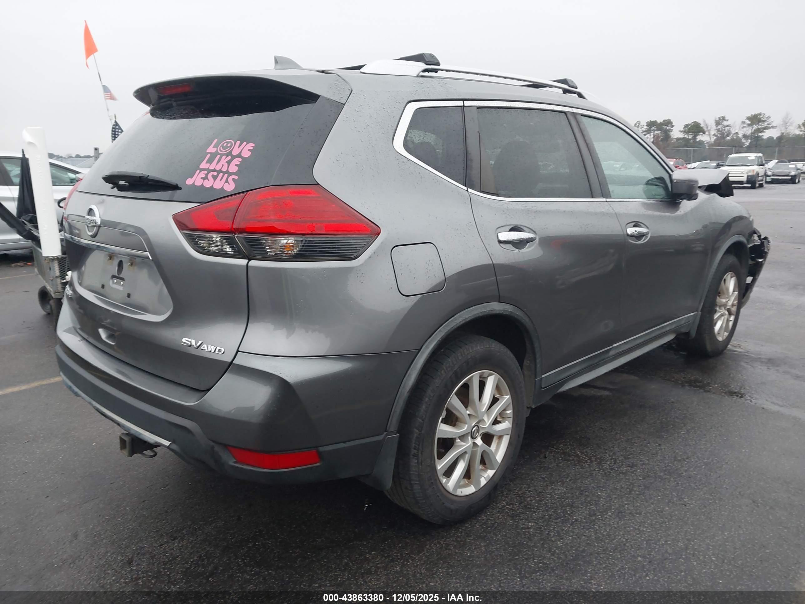 NISSAN ROGUE image 4