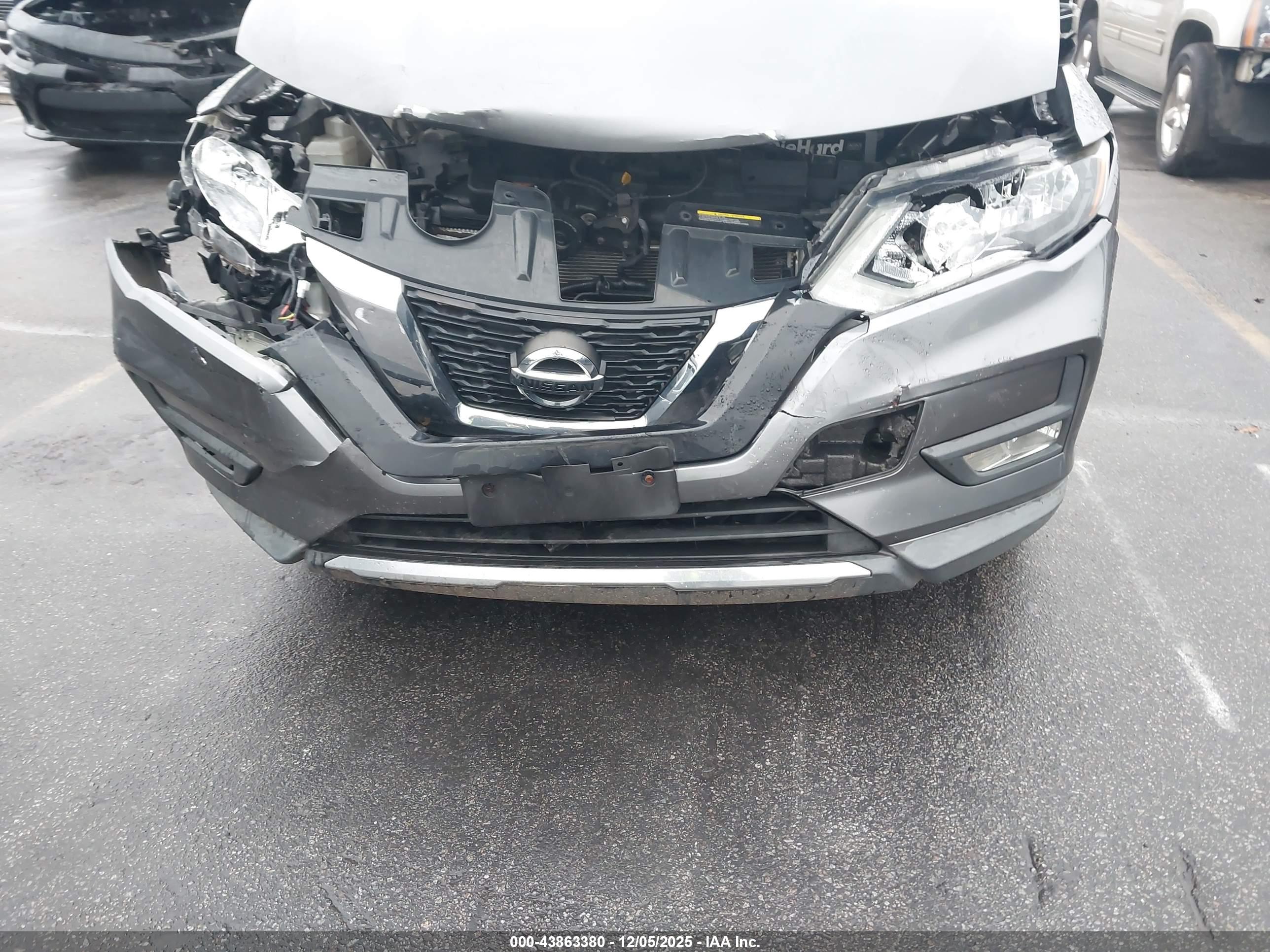 NISSAN ROGUE image 6