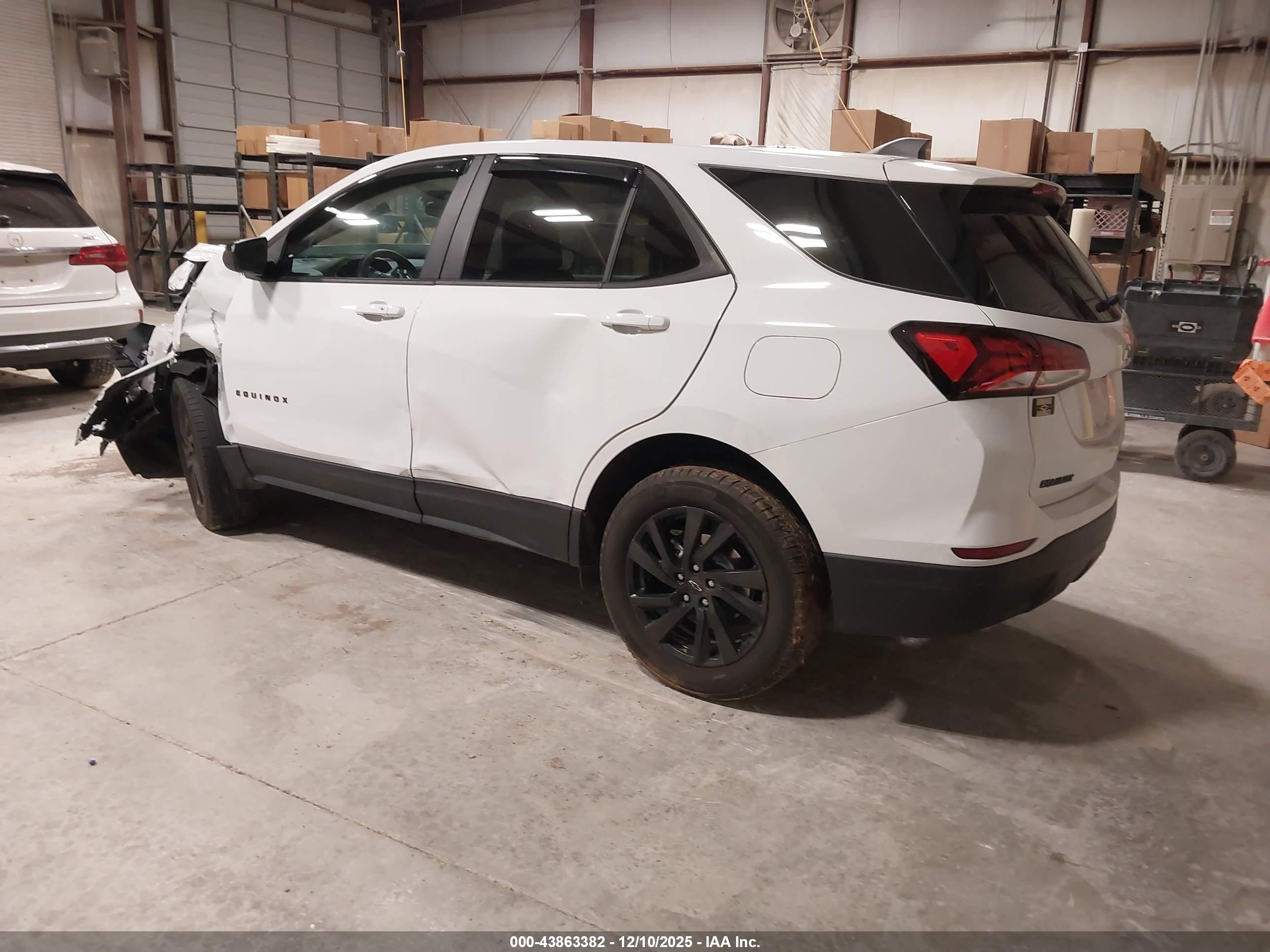 CHEVROLET EQUINOX image 3