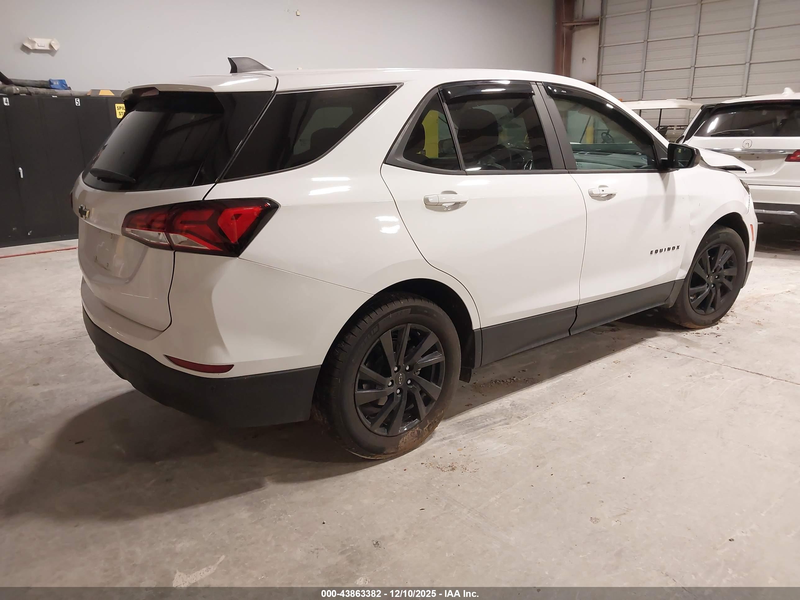 CHEVROLET EQUINOX image 4
