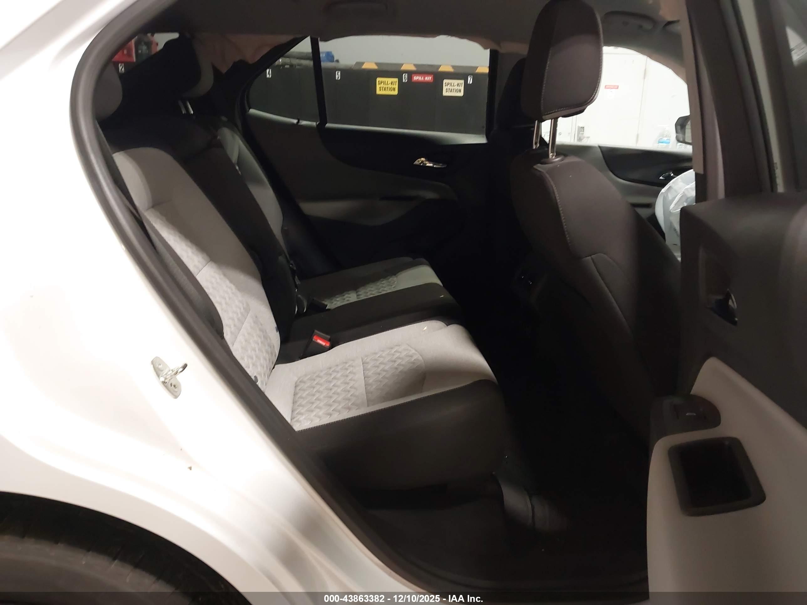 CHEVROLET EQUINOX image 8