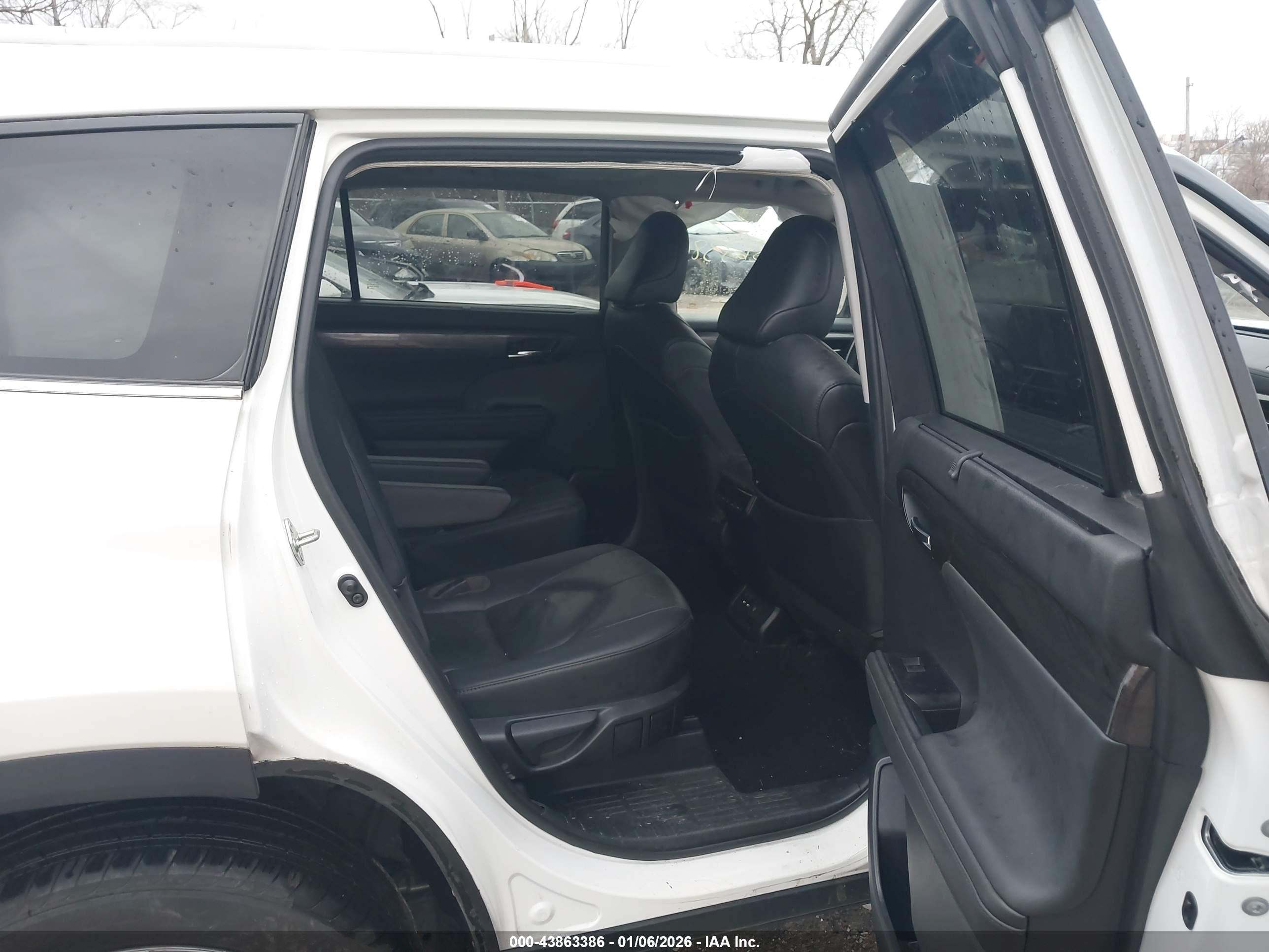 TOYOTA HIGHLANDER image 8