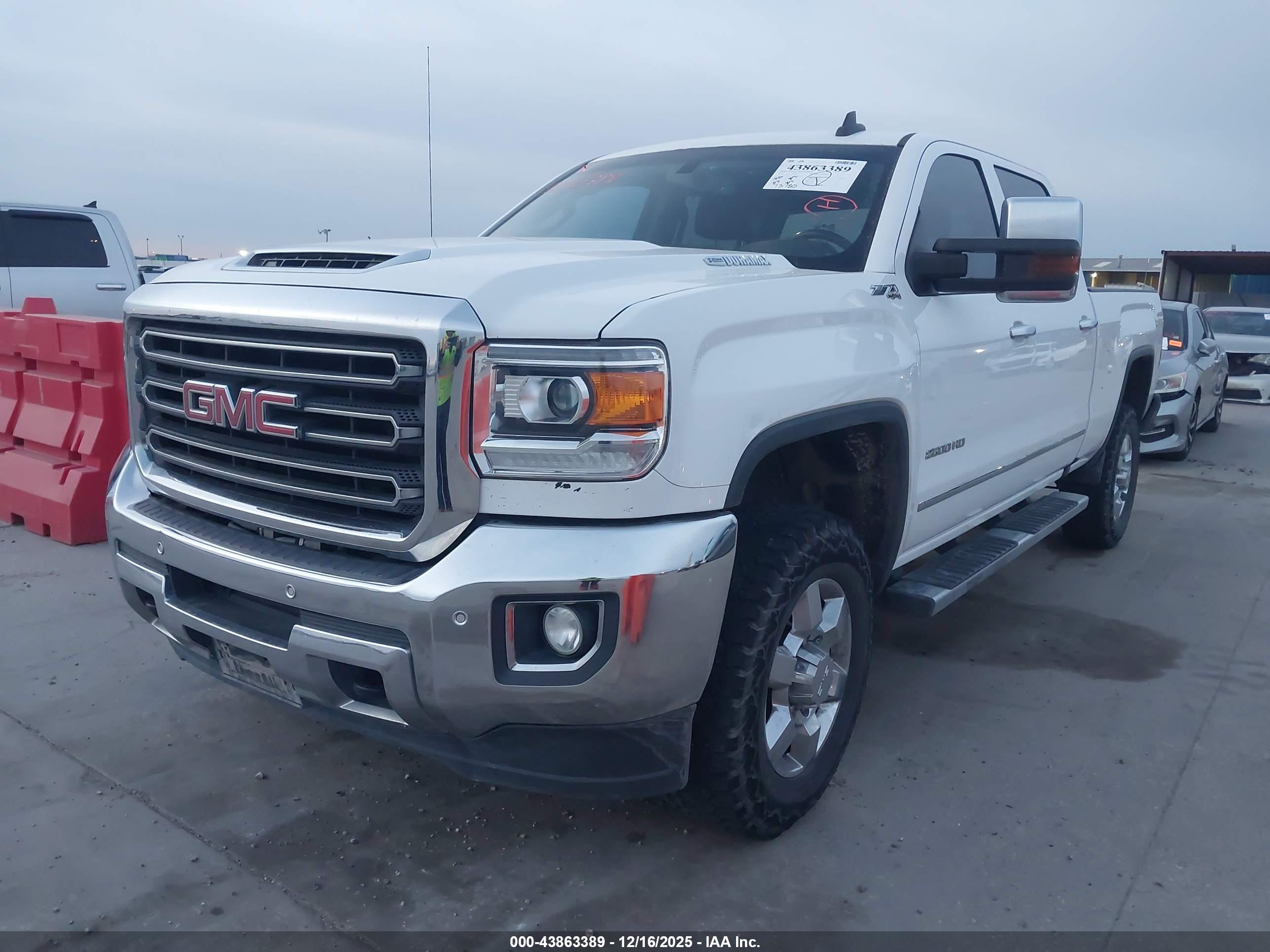 GMC SIERRA image 2