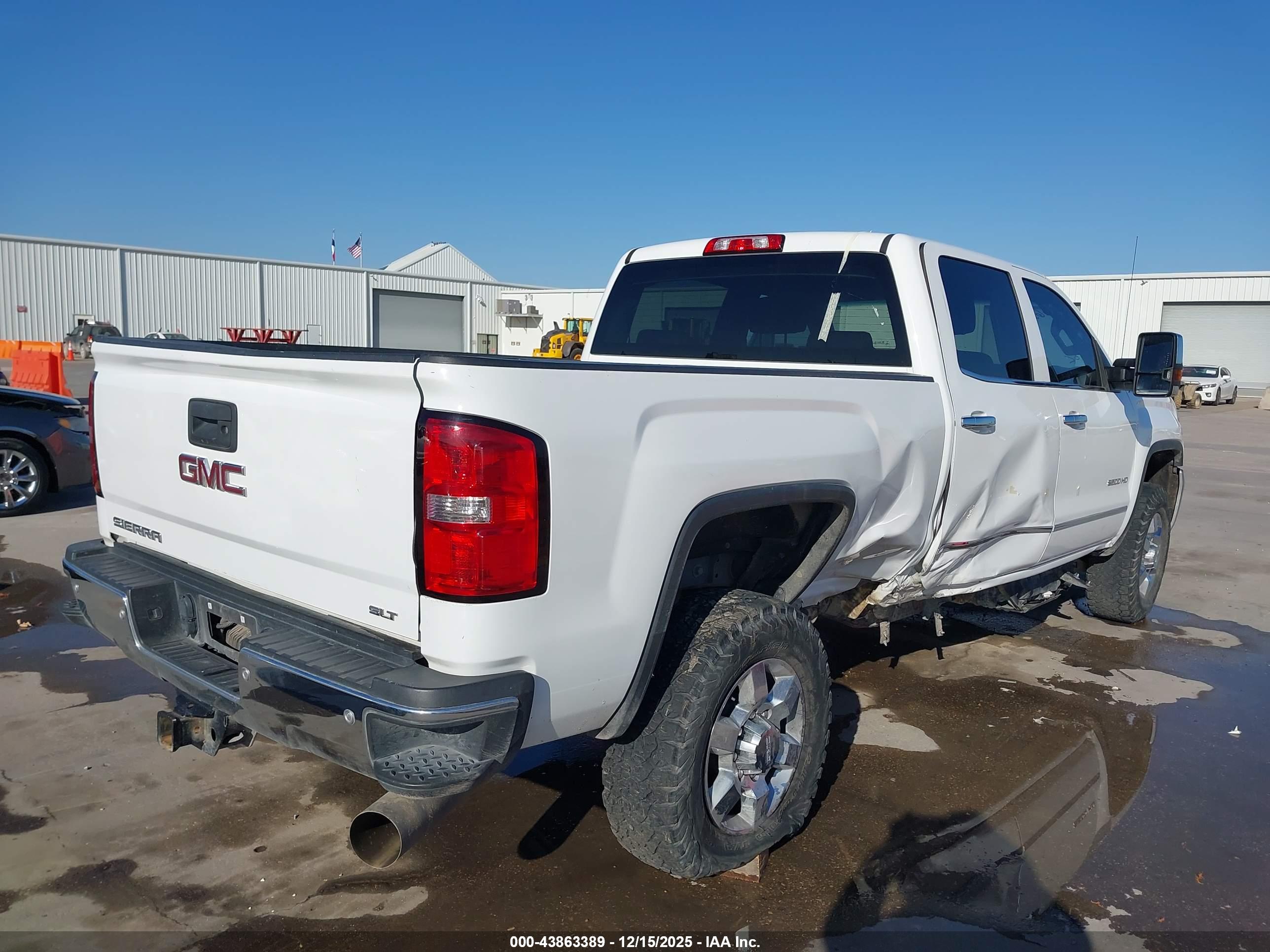 GMC SIERRA image 4