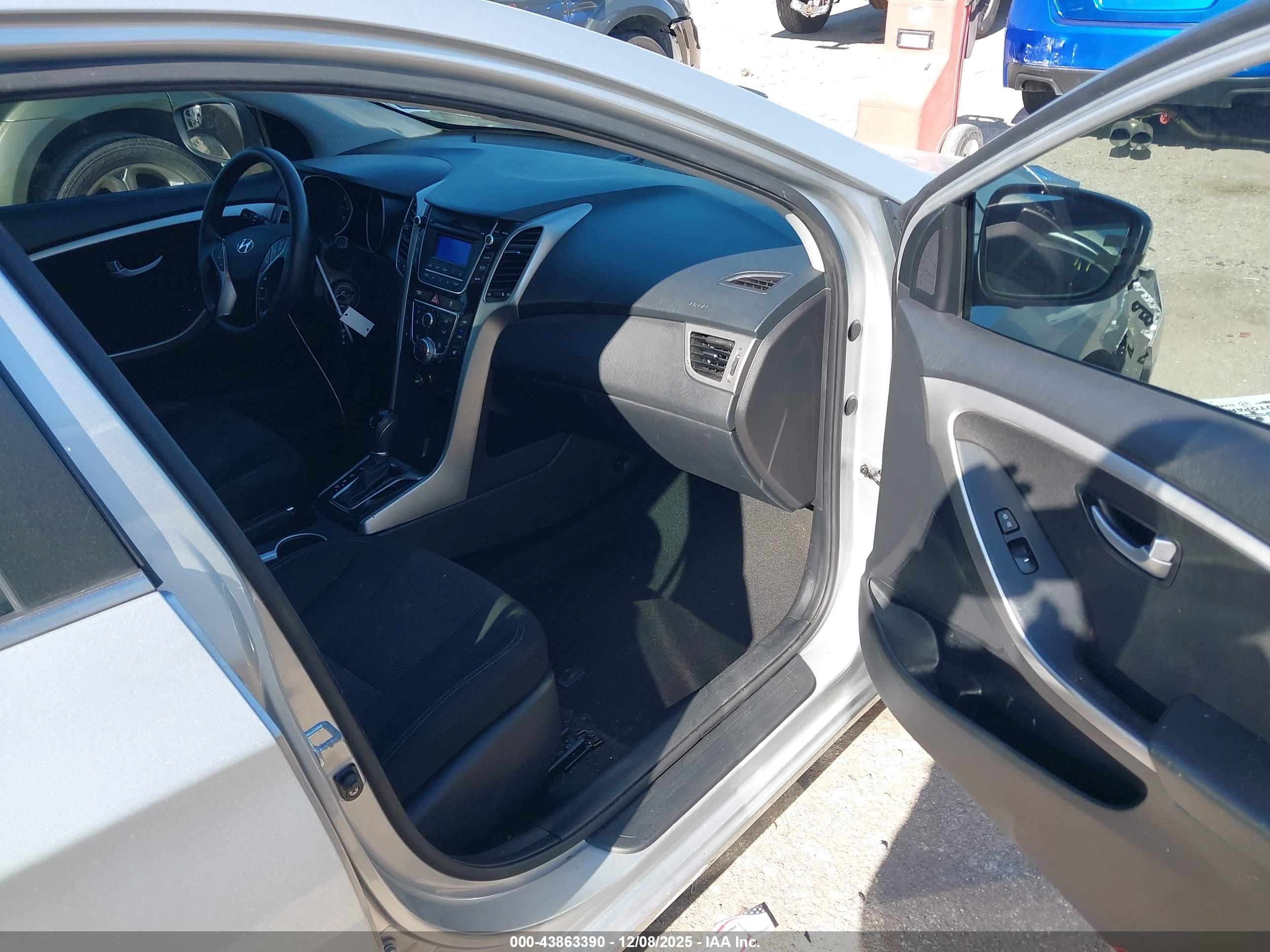 HYUNDAI ELANTRA image 5