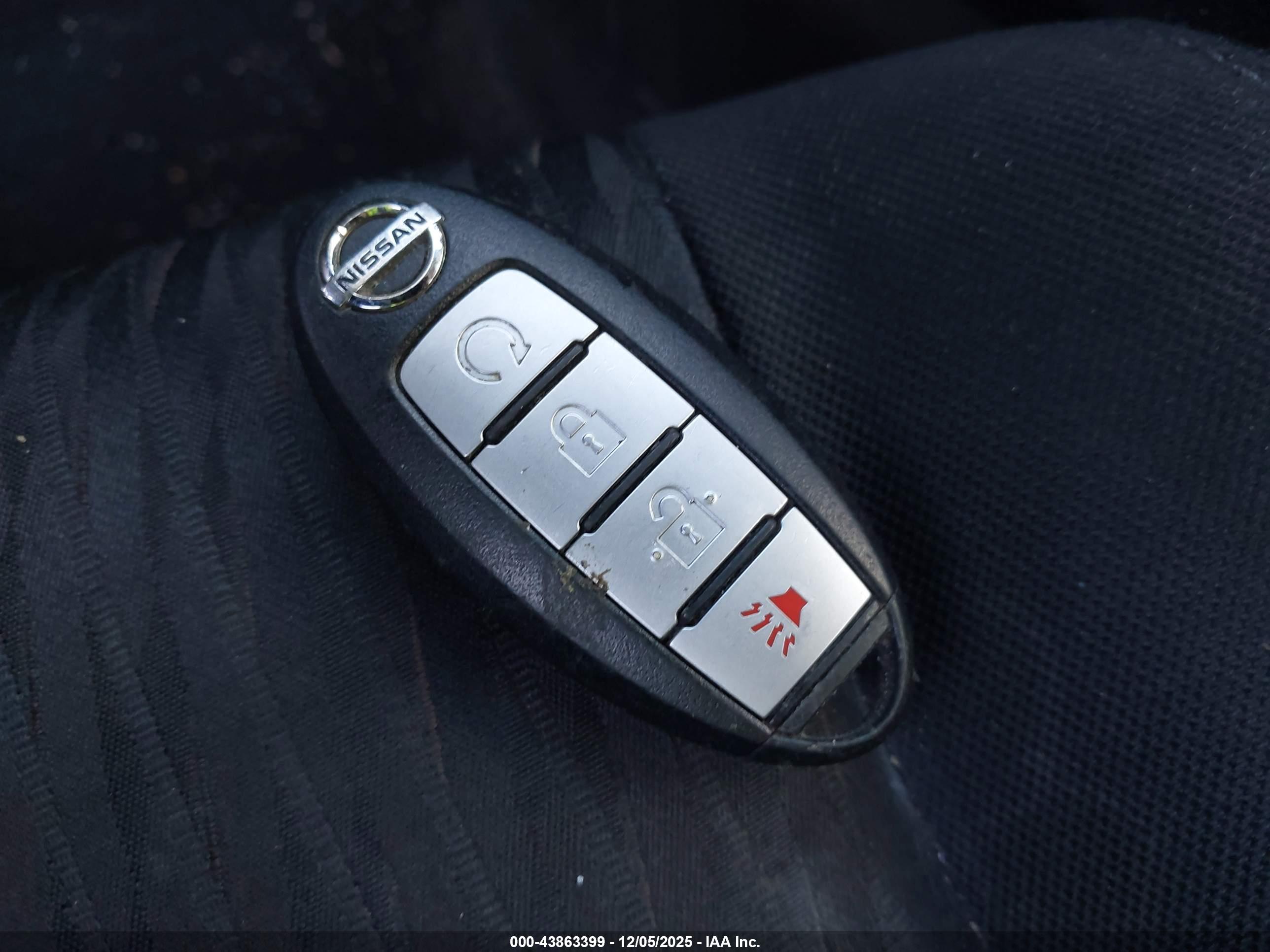 NISSAN ROGUE image 11