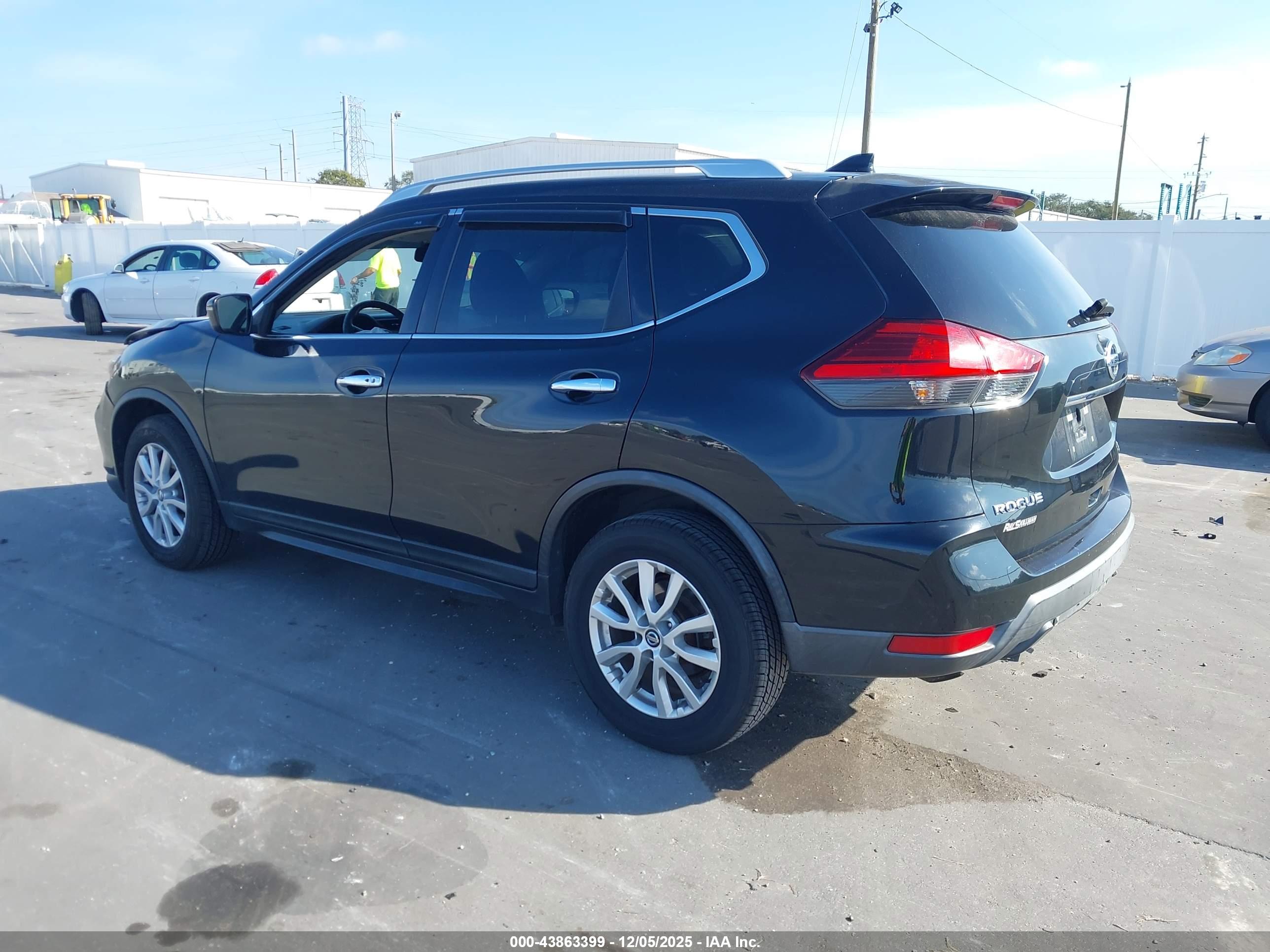 NISSAN ROGUE image 3