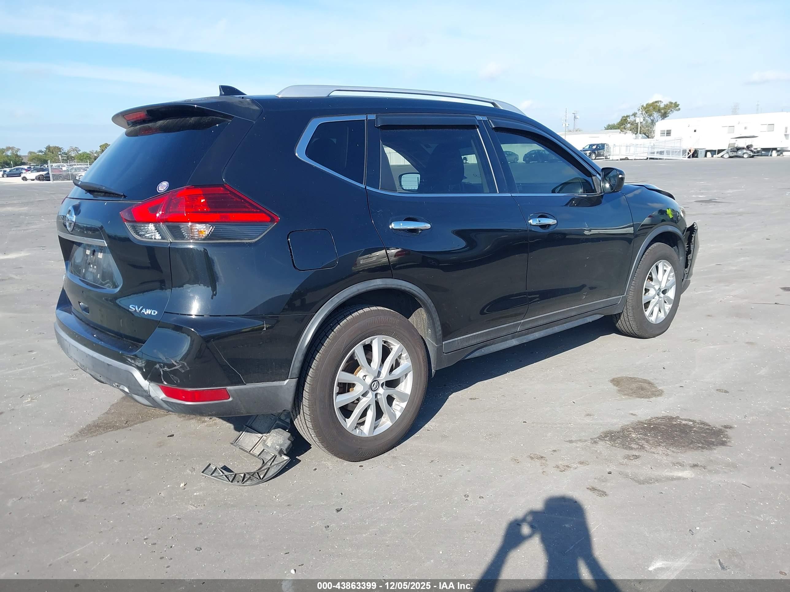 NISSAN ROGUE image 4