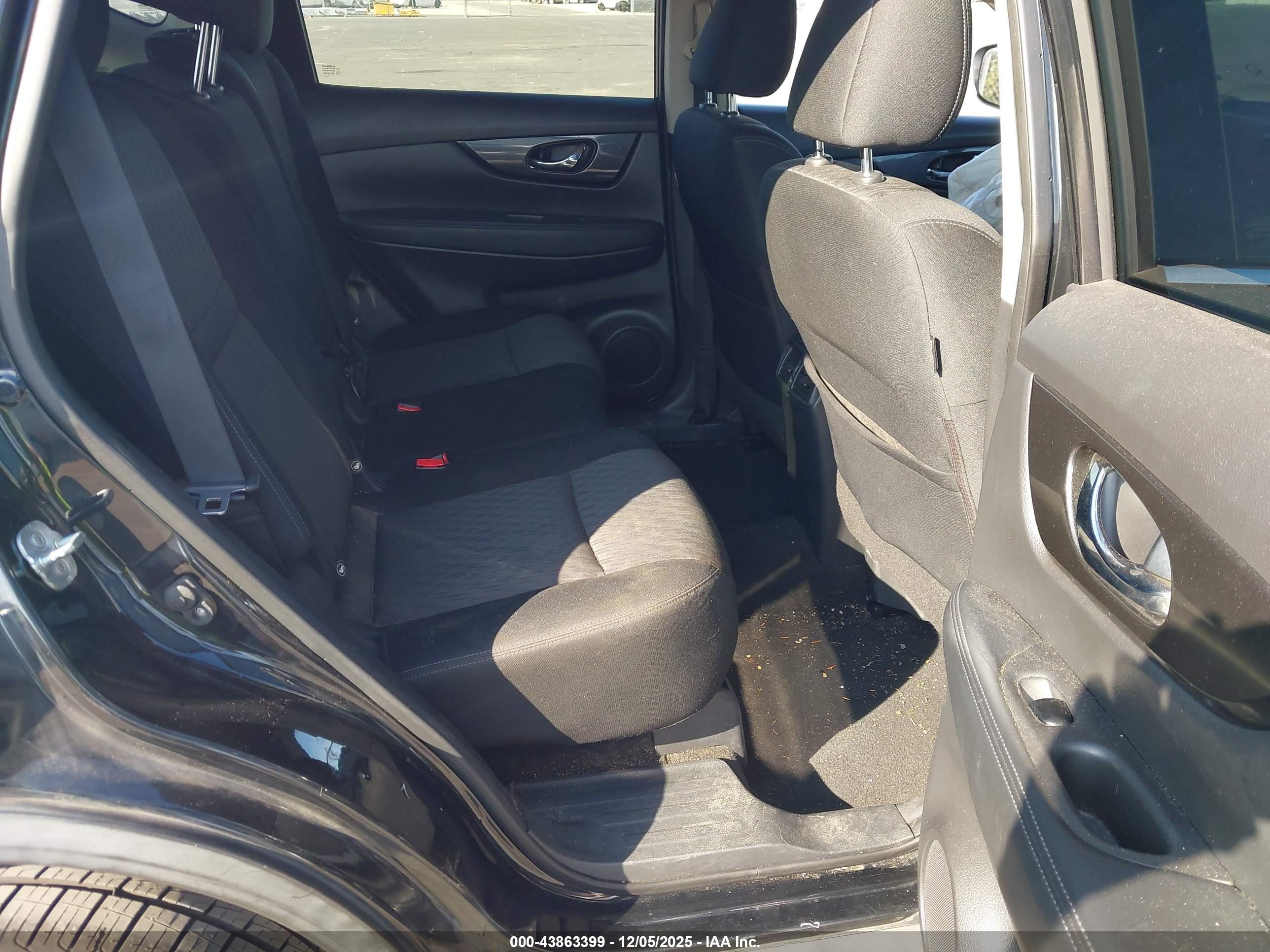 NISSAN ROGUE image 8