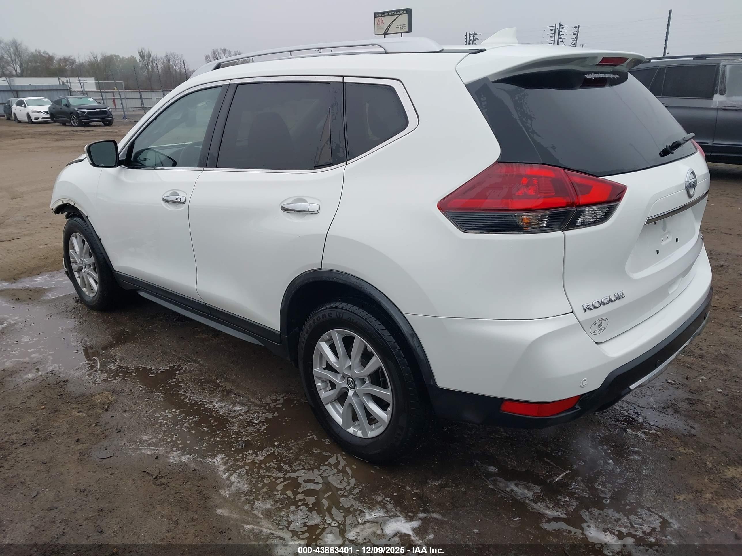 NISSAN ROGUE image 3