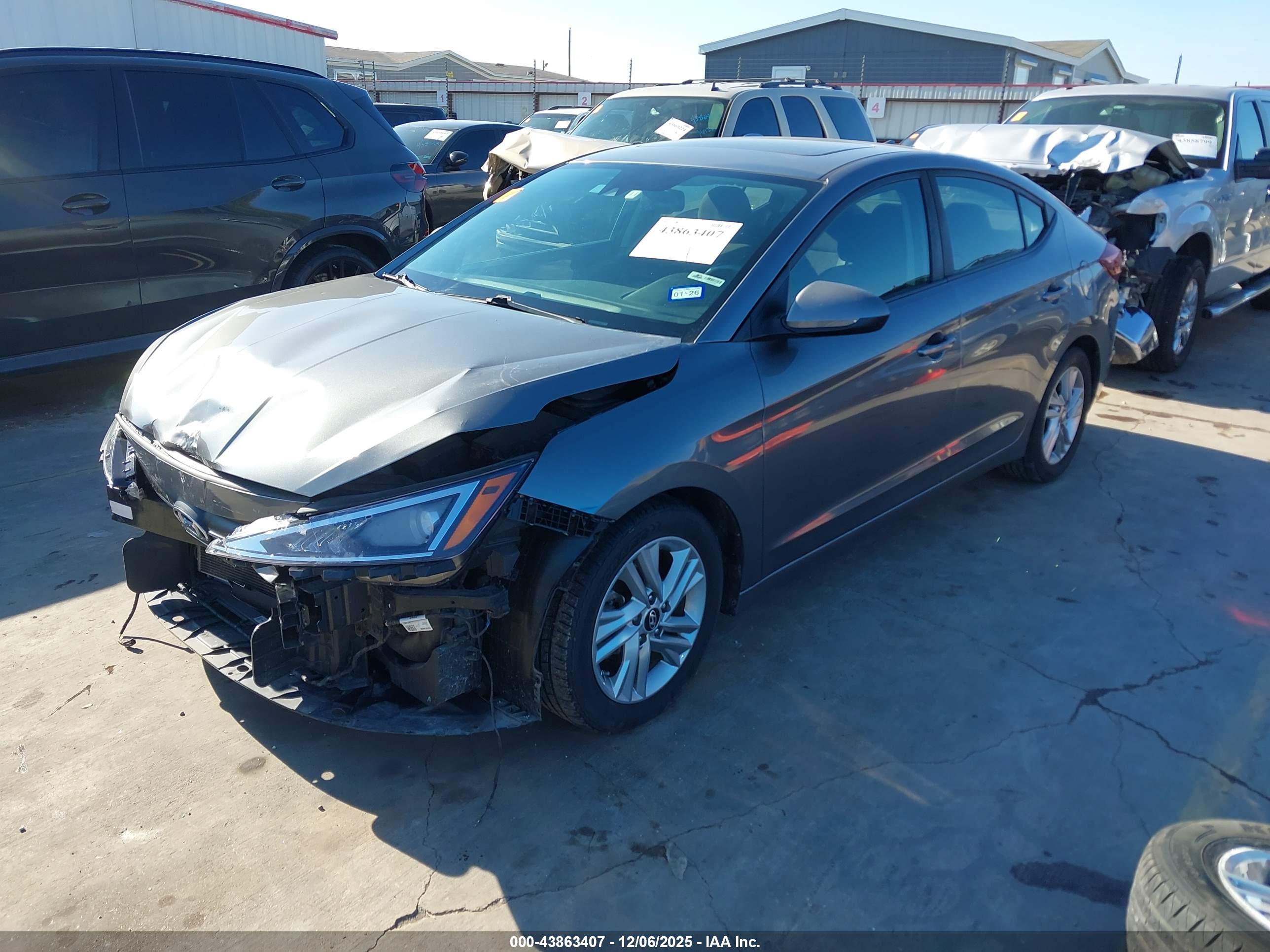 HYUNDAI ELANTRA image 2