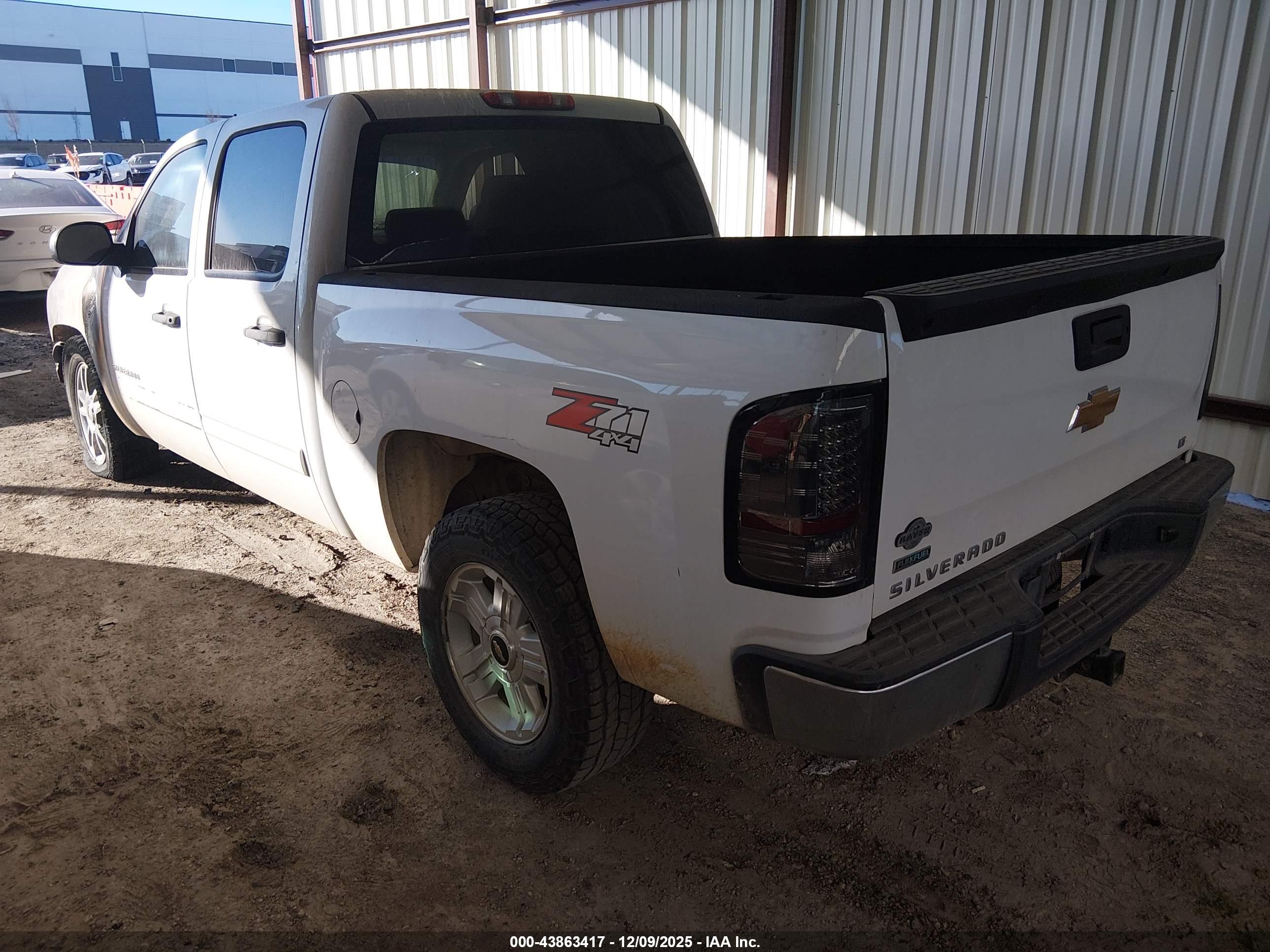 CHEVROLET SILVERADO image 3