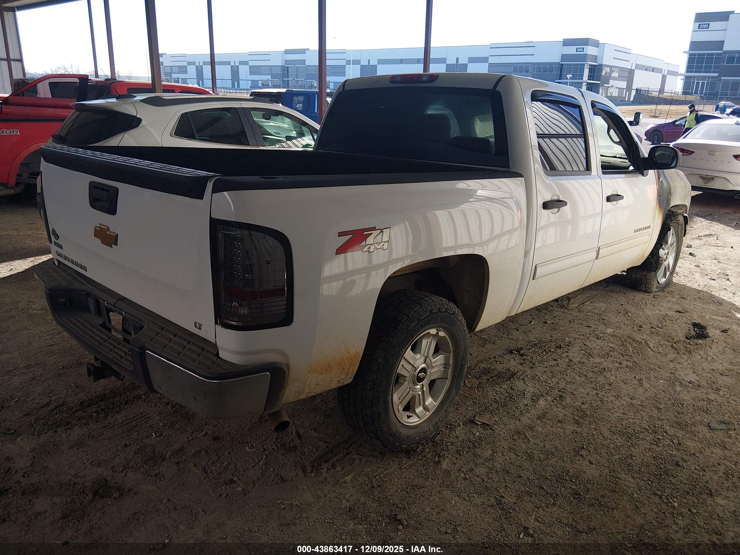 CHEVROLET SILVERADO image 4