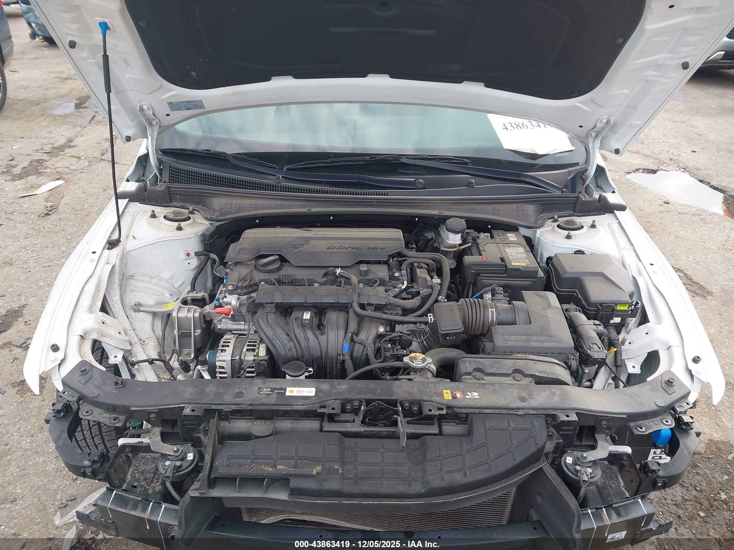 HYUNDAI ELANTRA image 10