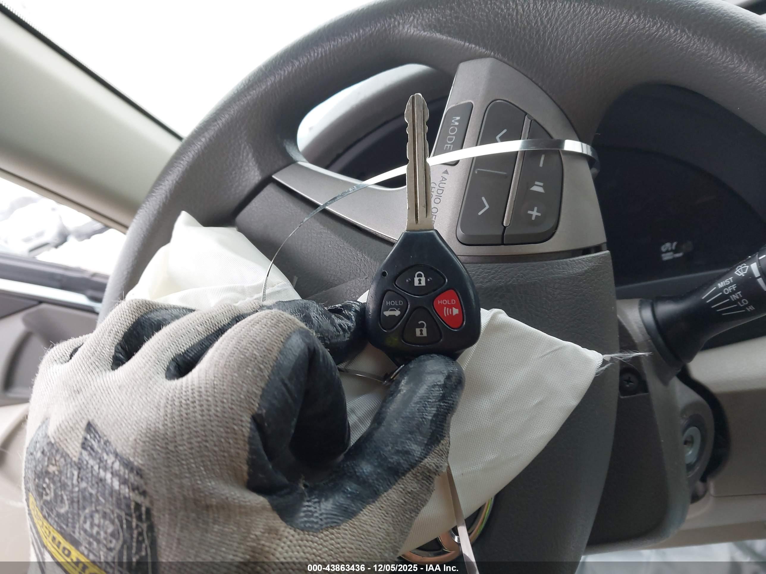 TOYOTA CAMRY image 11