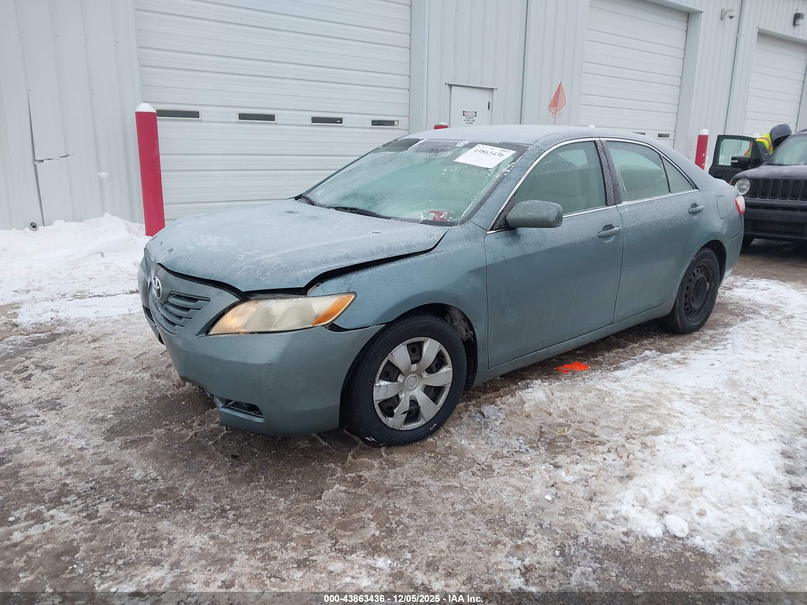 TOYOTA CAMRY image 2