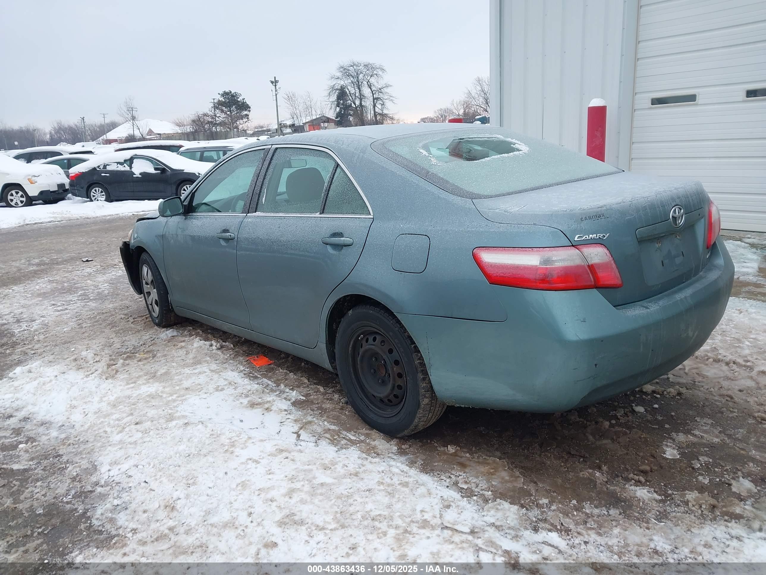 TOYOTA CAMRY image 3