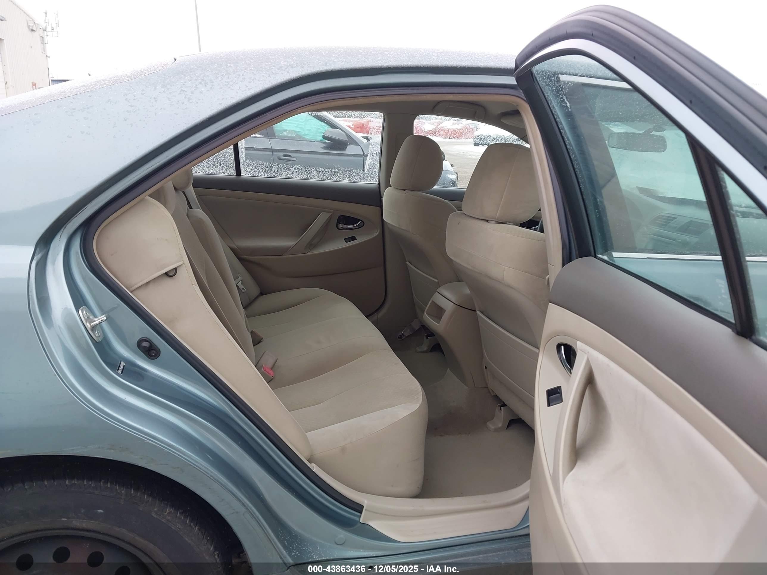 TOYOTA CAMRY image 8